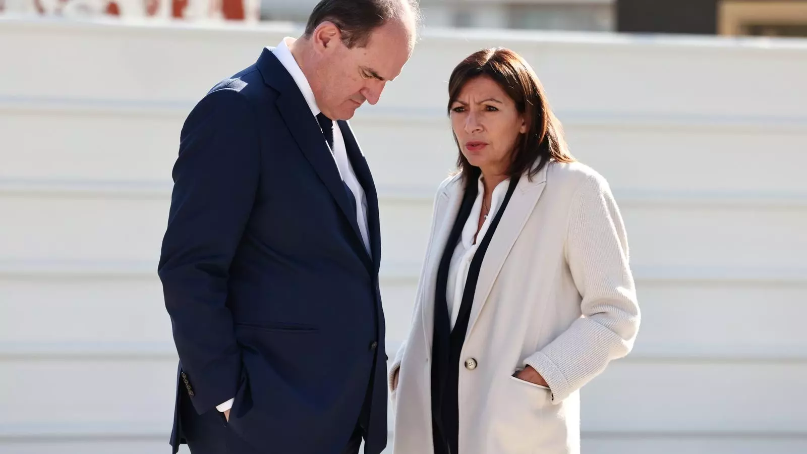 El primer ministre francès, Jean Castex, i l’alcaldessa de París, Anne Hidalgo, arriben a visitar el solar de la Vila Olímpica de Saint-Ouen en el marc d’una visita a les obres dedicades als Jocs Olímpics i Paralímpics de París 2024 a Seine-Saint-Denis, barri de París