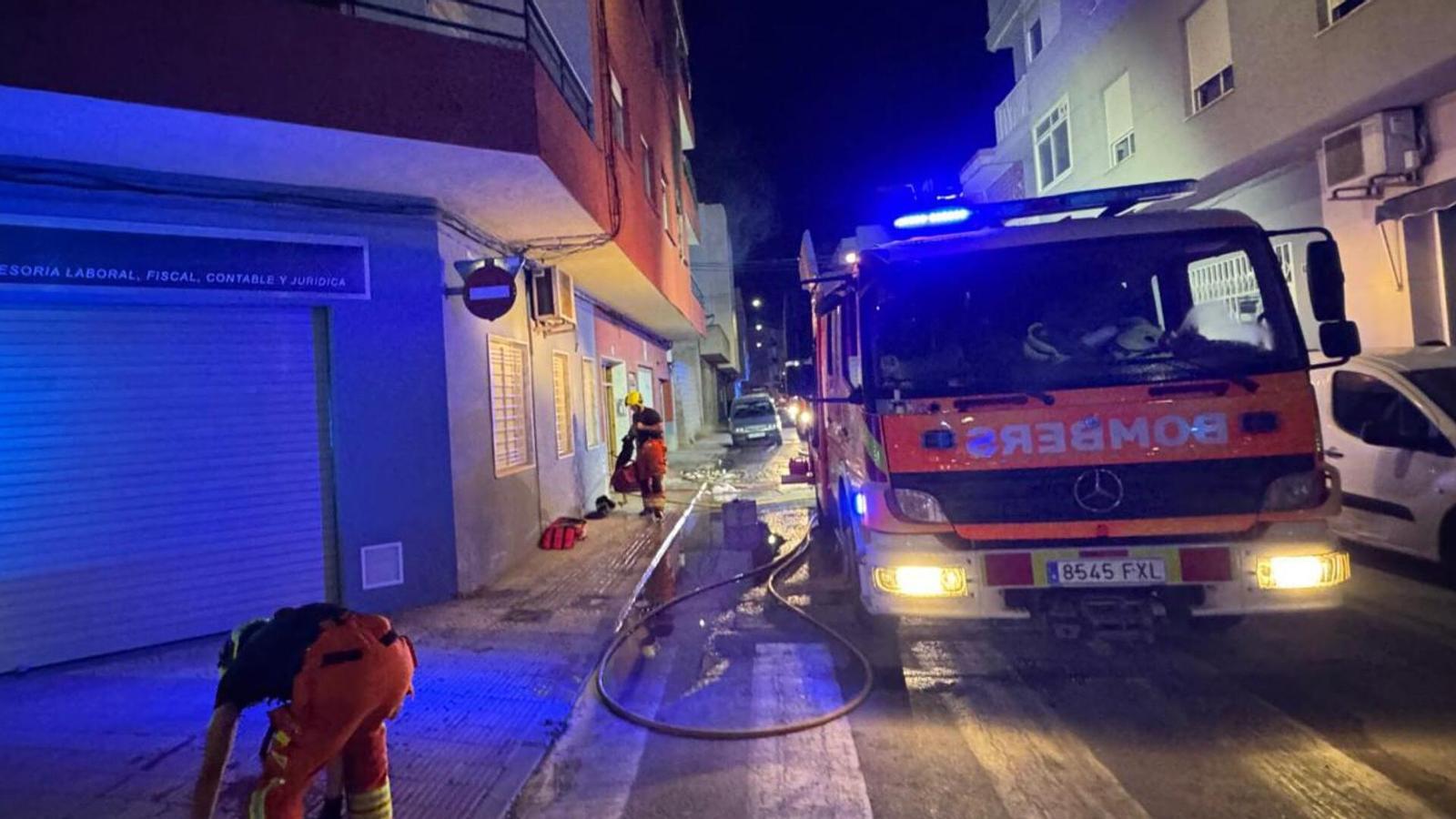 La extinción del fuego se acabó casi a las 6 de la madrugada.