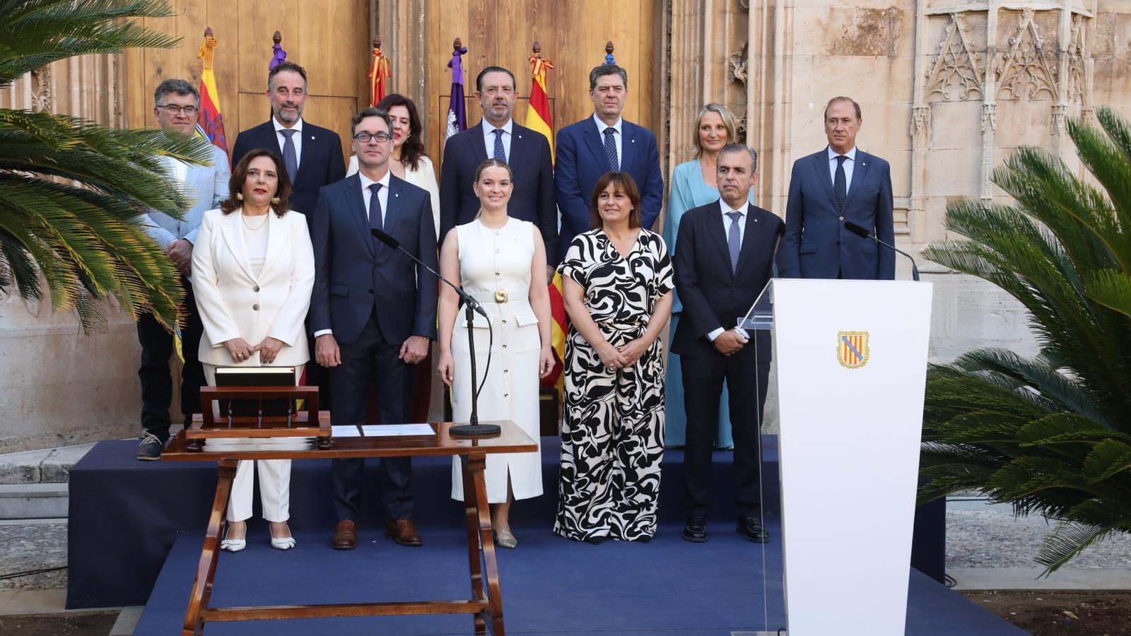 Los miembros del Gobierno después de la toma de posesión de los nuevos consejeros en julio de 2025.