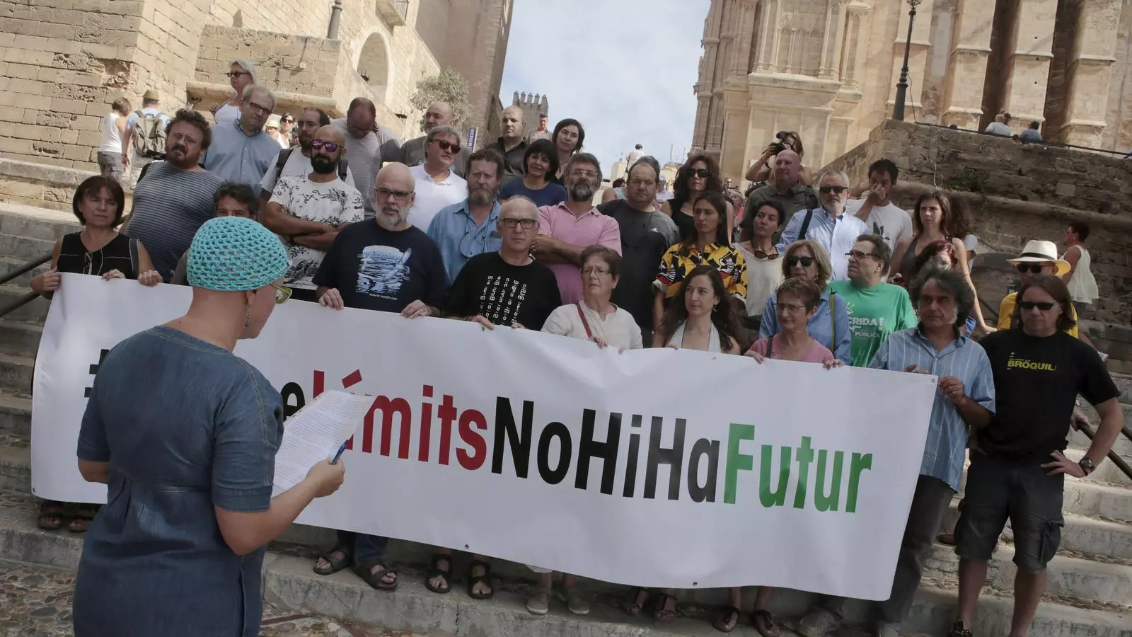 Lectura del manifest, a càrrec de Tonina Siquier, que es va realitzar el passat dissabte 17 de setembre a les escales de la Seu.