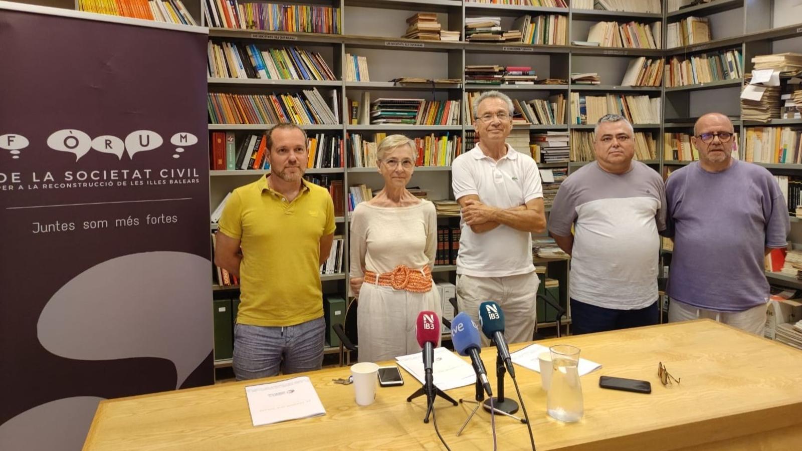 Una de les rodes de premsa del Fòrum de la Societat Civil.