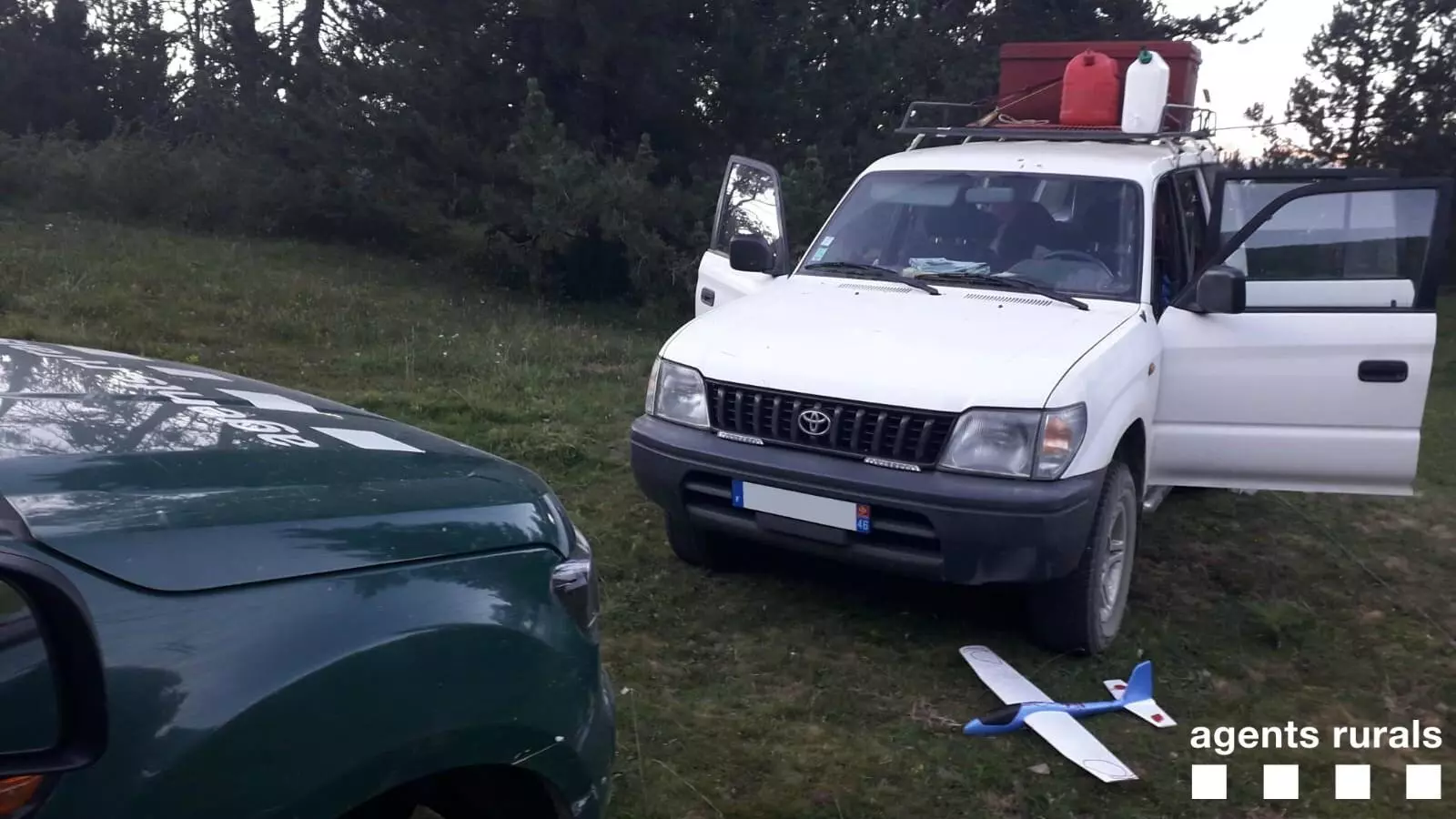 El vehicle que circulava camp a través. / AGENTS RURALS