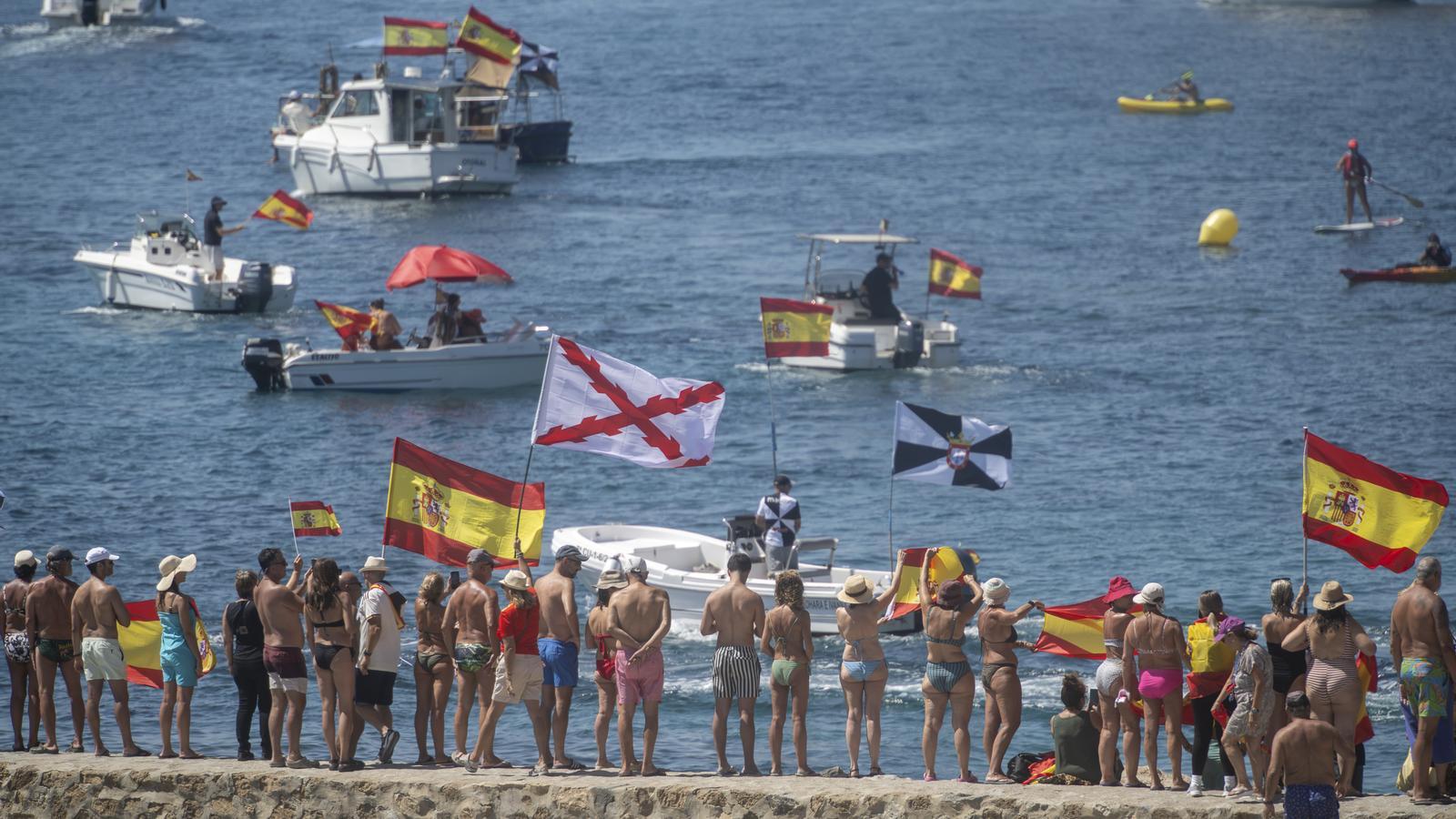 Llegada de los barcos a la bahía de Ceuta.