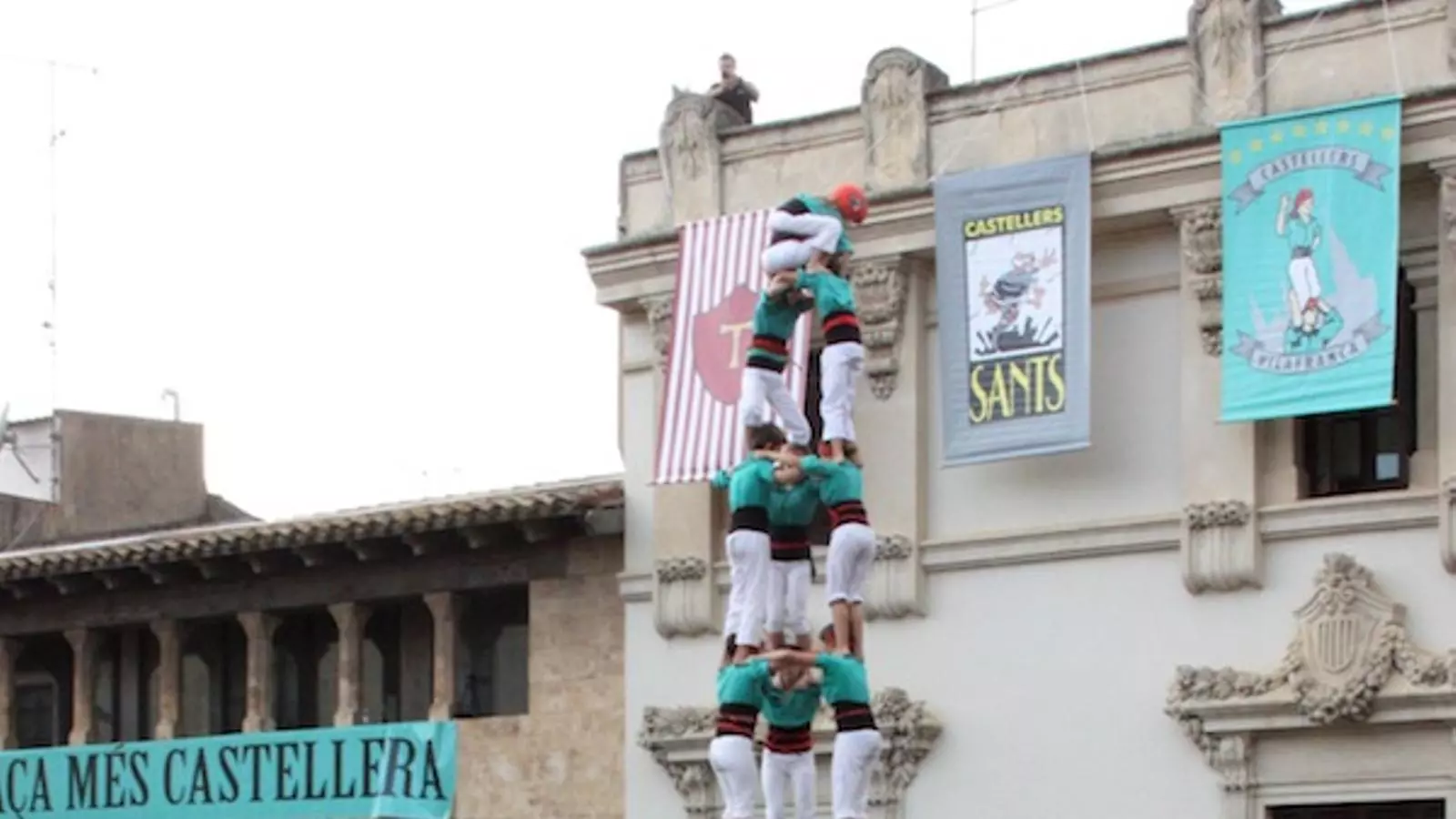 El 3 de 10 amb folre i manilles que han carregat els Castellers de Vilafranca / ACN