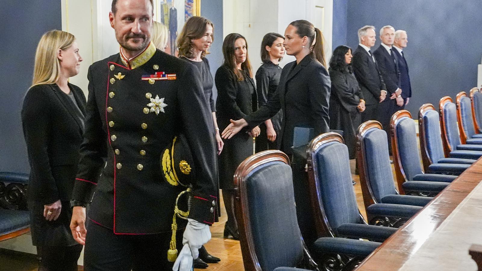 King Haakon VIII, at the front, and Crown Princess Ingrid Alexandra.