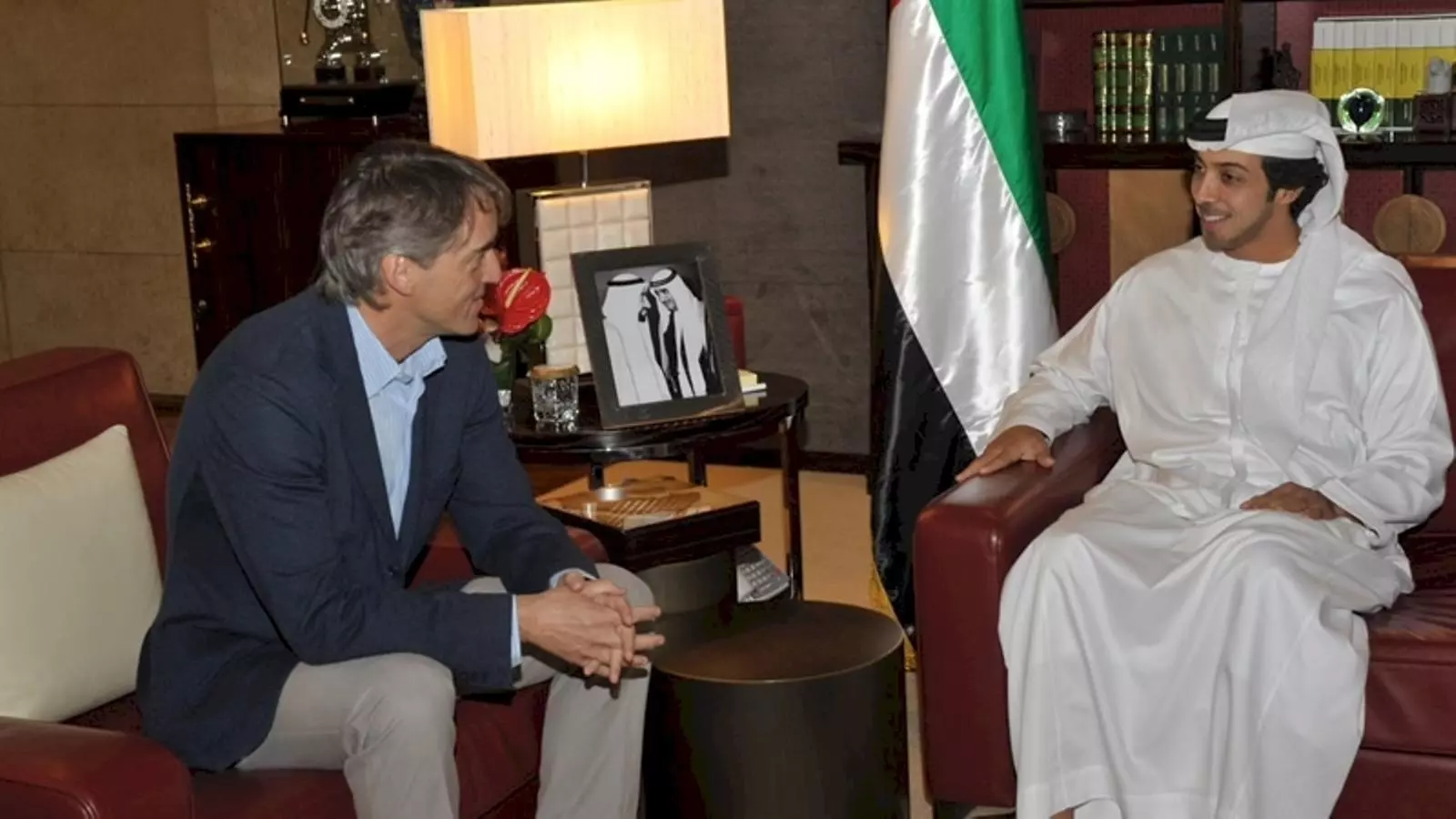 El xeic Mansour bin Zayed al-Nahyan, reunit amb Roberto Mancini el 2012