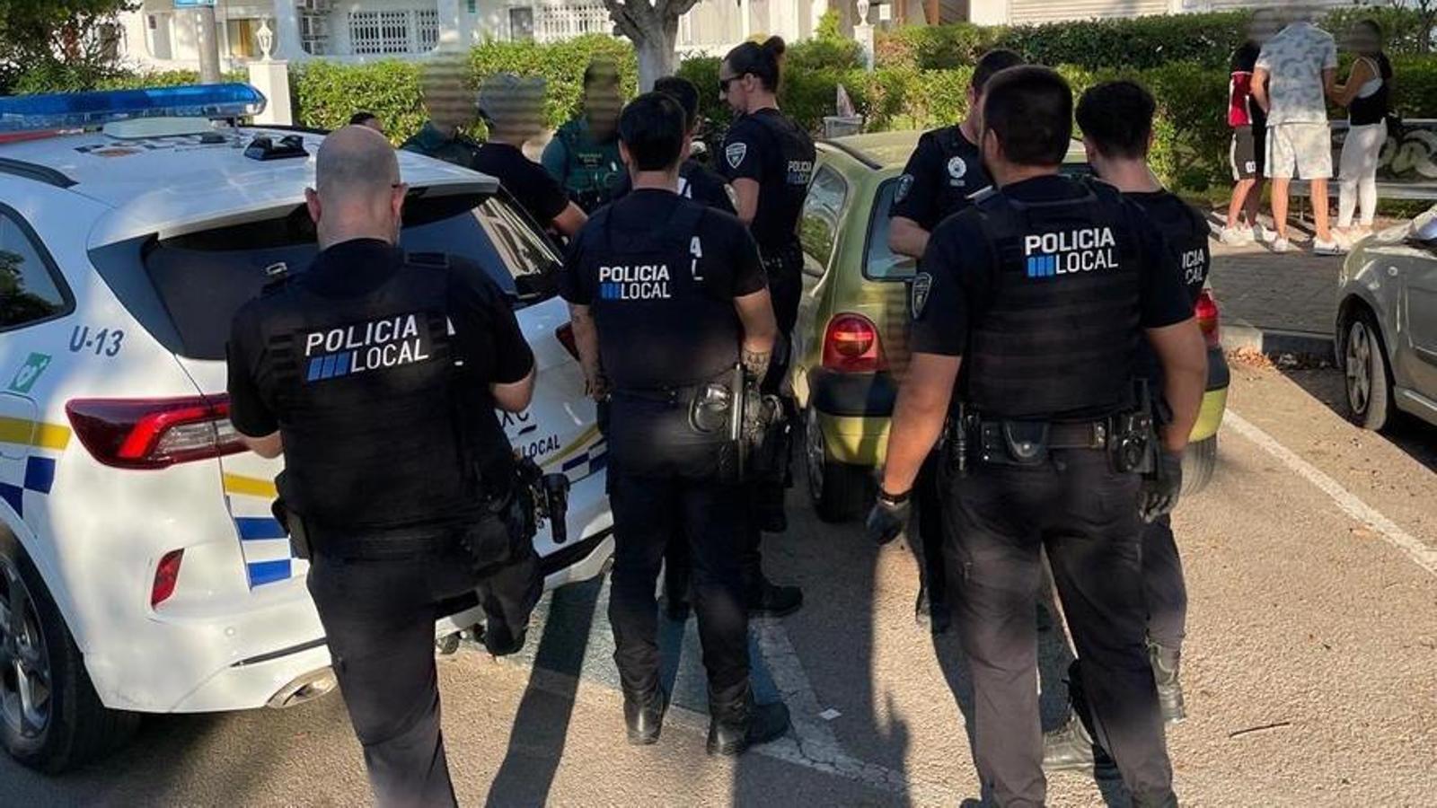 Policía Local de Alcudia durante un operativo