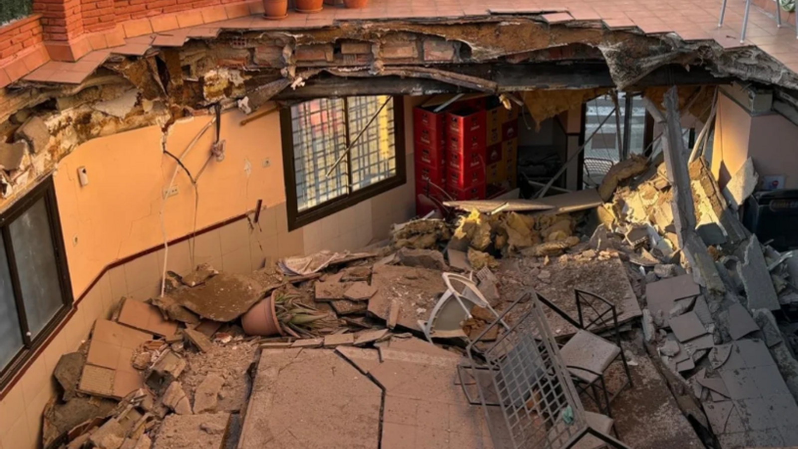 A terrace of a bar in Santa Coloma de Gramenet collapses