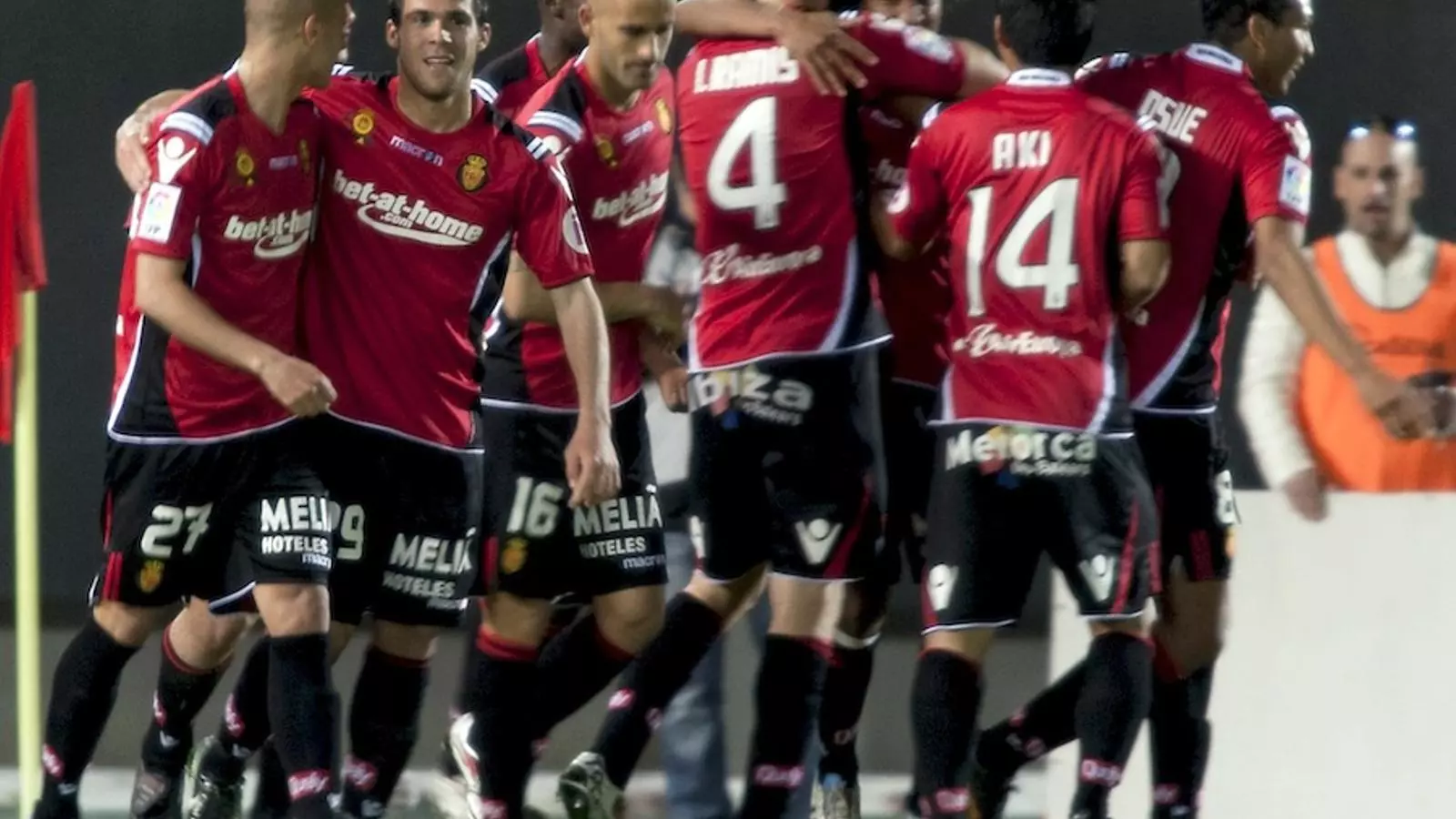 Jonathan de Guzmán celebra el seu gol davant el Saragossa.