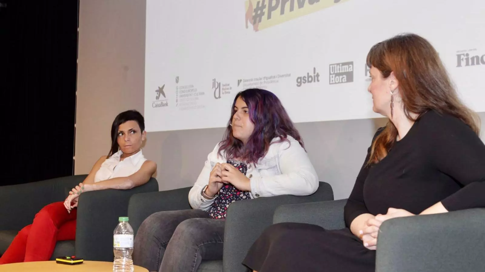 Esther Paniagua, Gemma Galdón i Nerea Luis en el debat