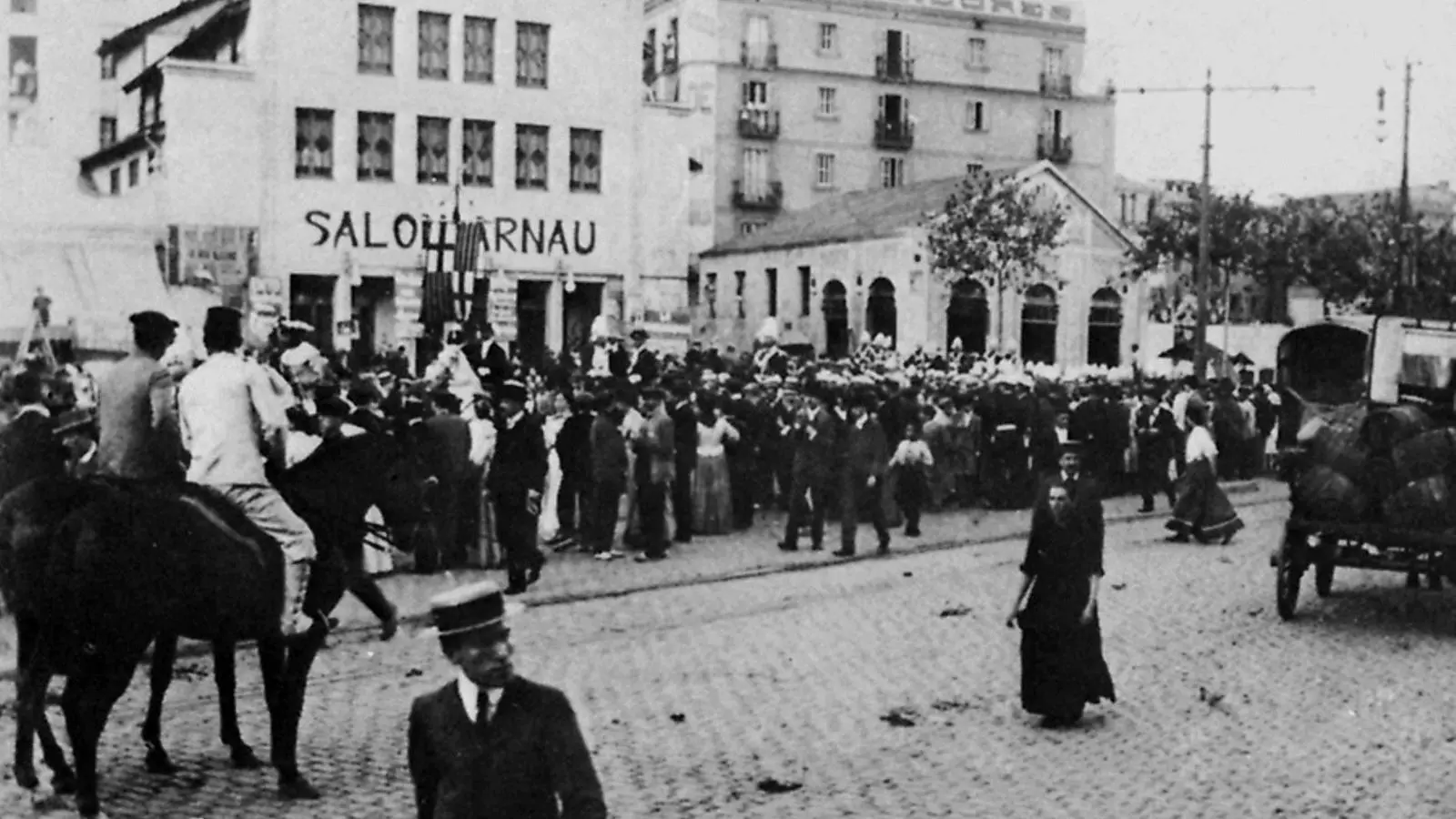 El Paral·lel en un dels moments de màxima esplendor, a inicis del segle XX