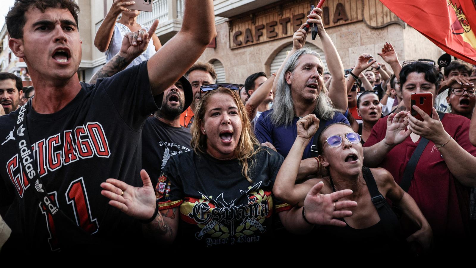 Far-right protesters on the streets of Torre Pacheco