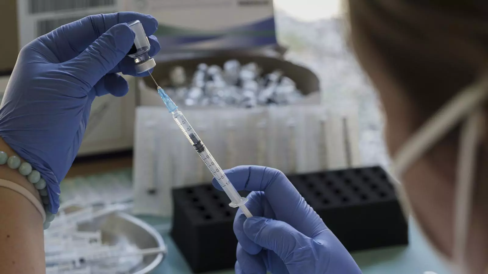 Preparación de la vacuna Pfizer-BioNTech
