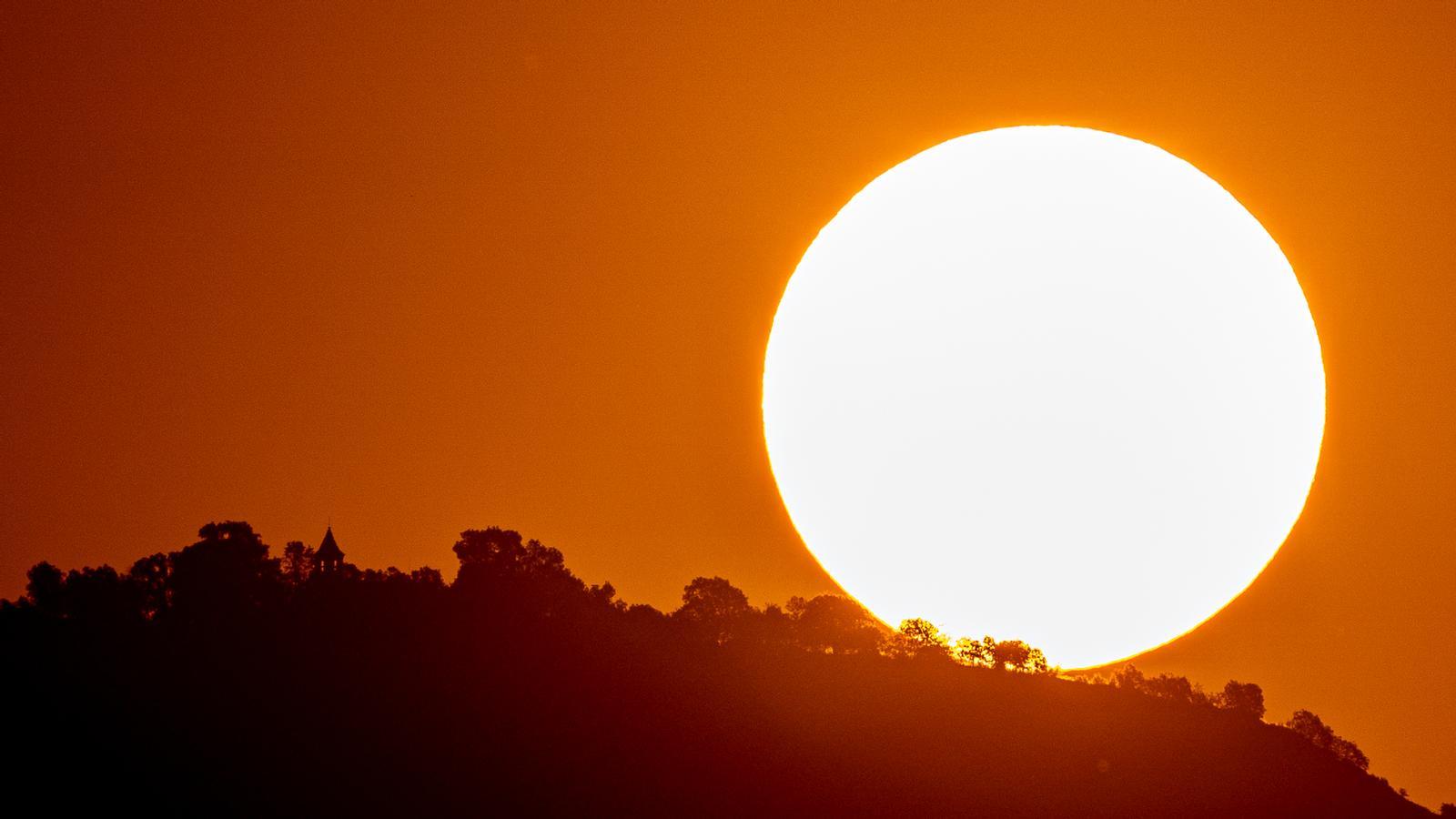 Sunrise today in Manlleu, Osona.