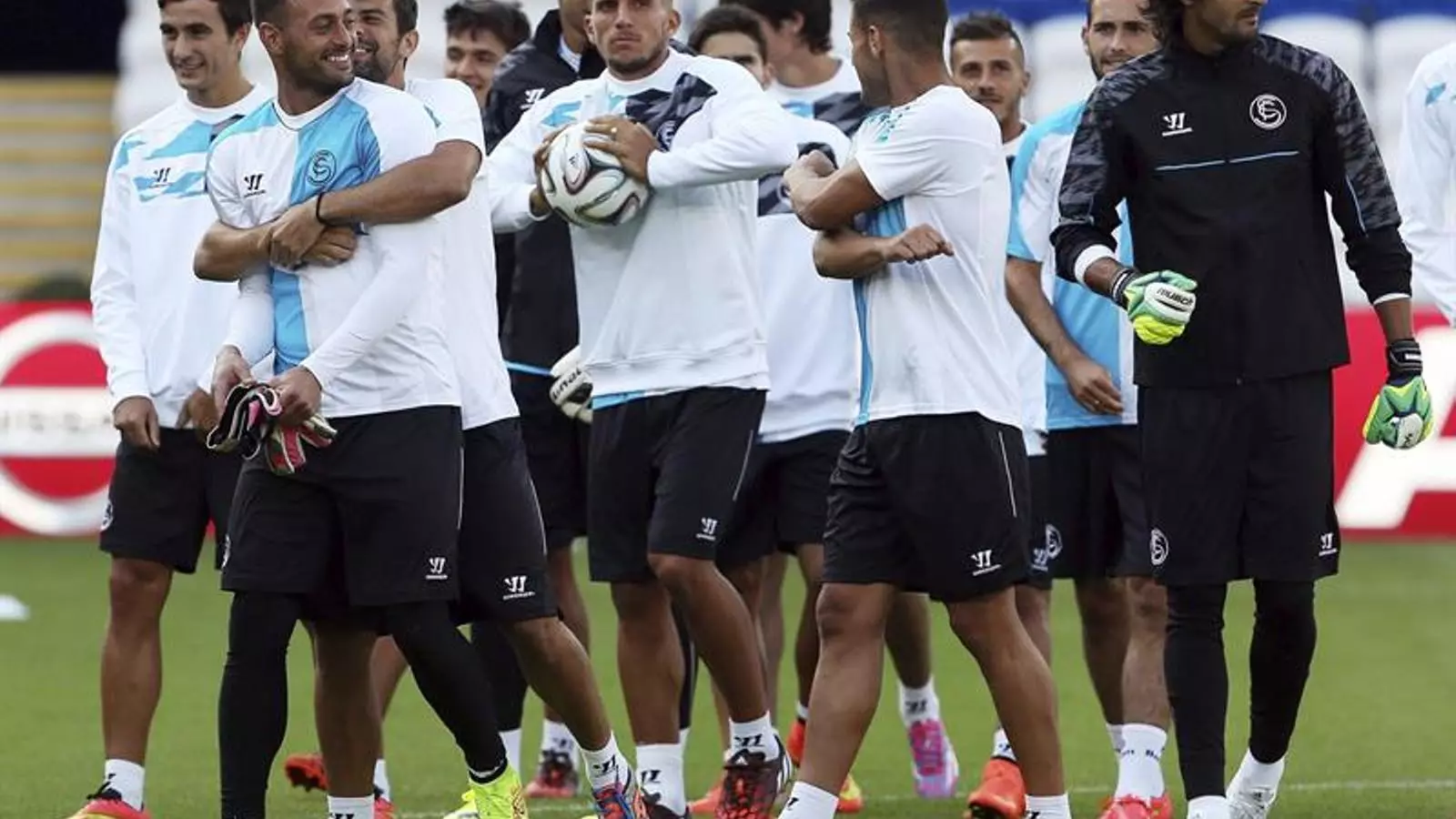 Imatge de l'entrenament del Sevilla / GEOFF CADDICK / EFE