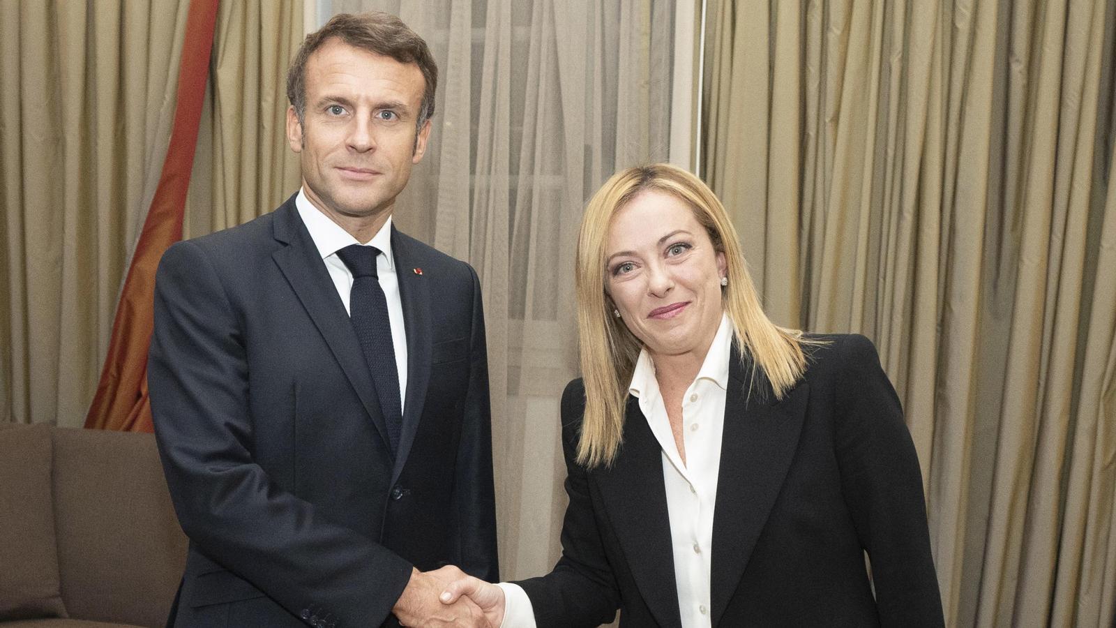 La primera ministra italiana Giorgia Meloni reunint-se amb el president francès, Emmanuel Macron, a Roma, Itàlia, 23 d'octubre de 2022.