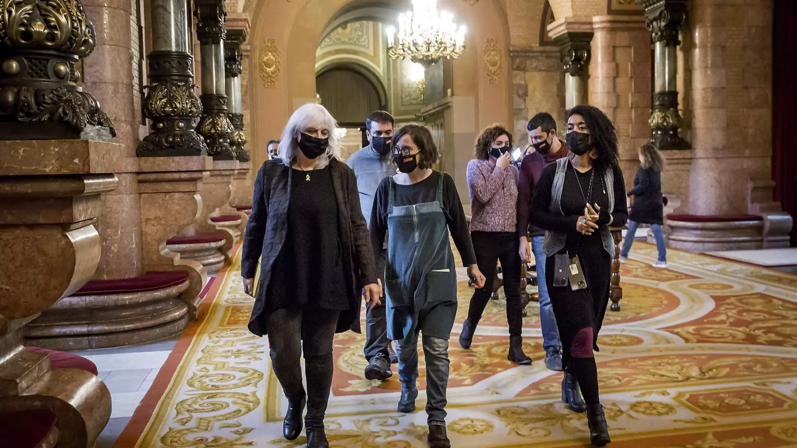 Diputades de la CUP als passadissos del Parlament el dia que van anunciar l’esmena a la totalitat als pressupostos.