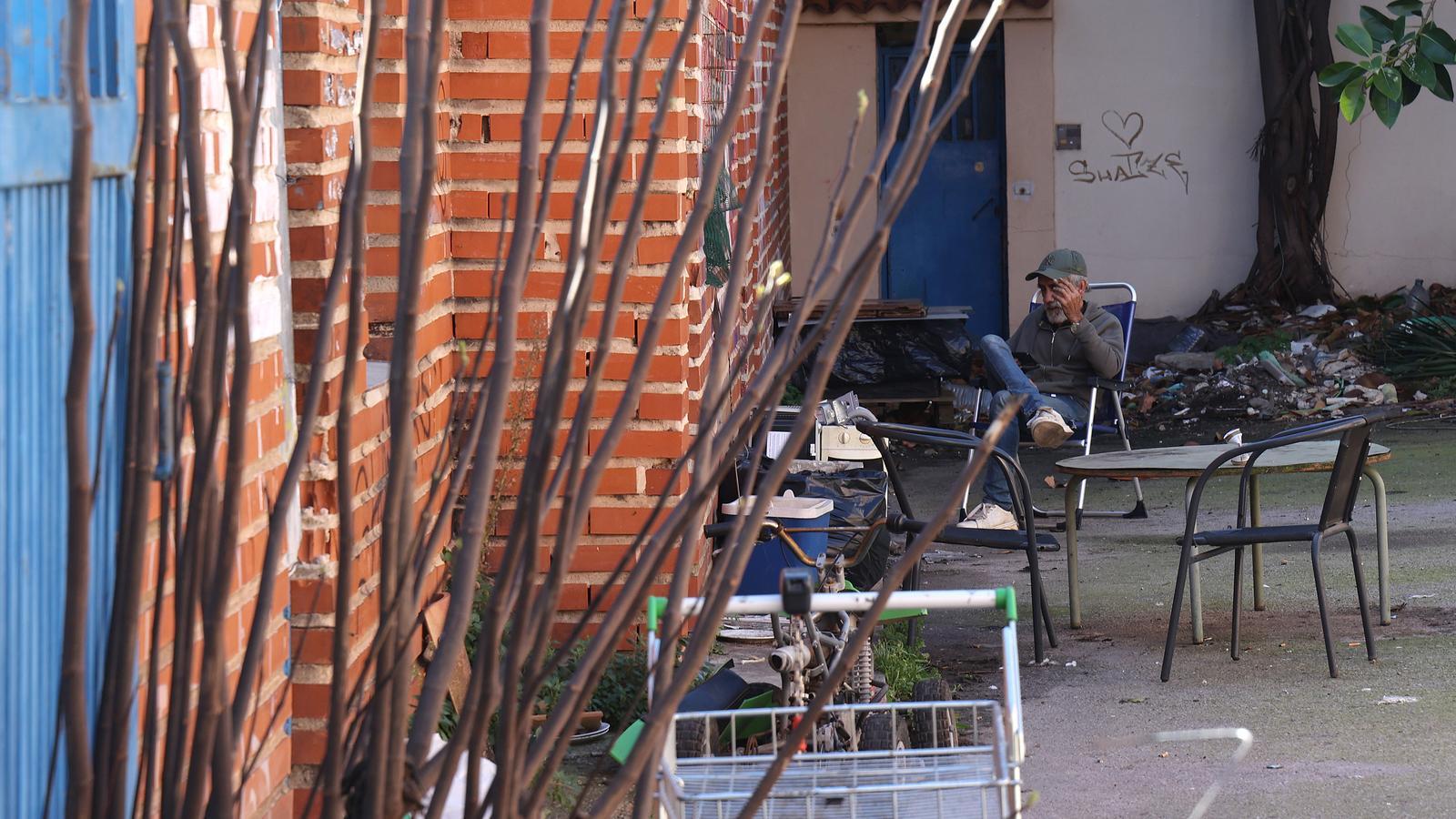 Un dels residents a l'antiga presó de Palma.