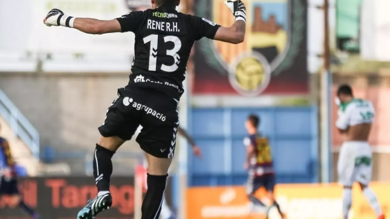 René Roman celebra el gol de Jesús Imaz