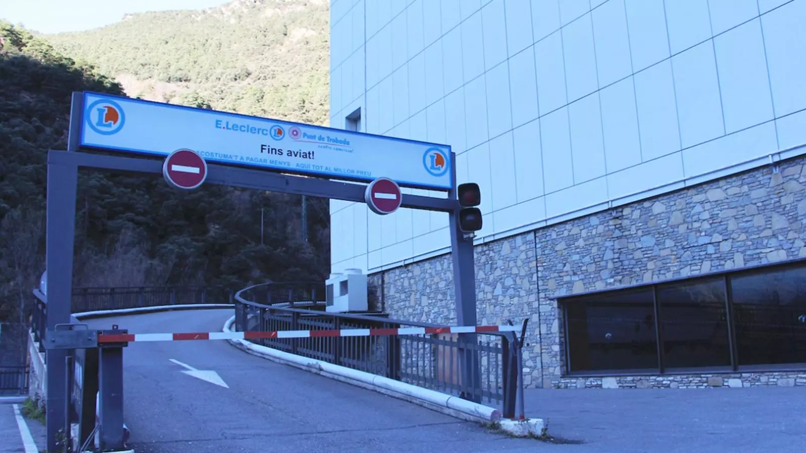 L'accés a la rampa de l'aparcament. / F. A.