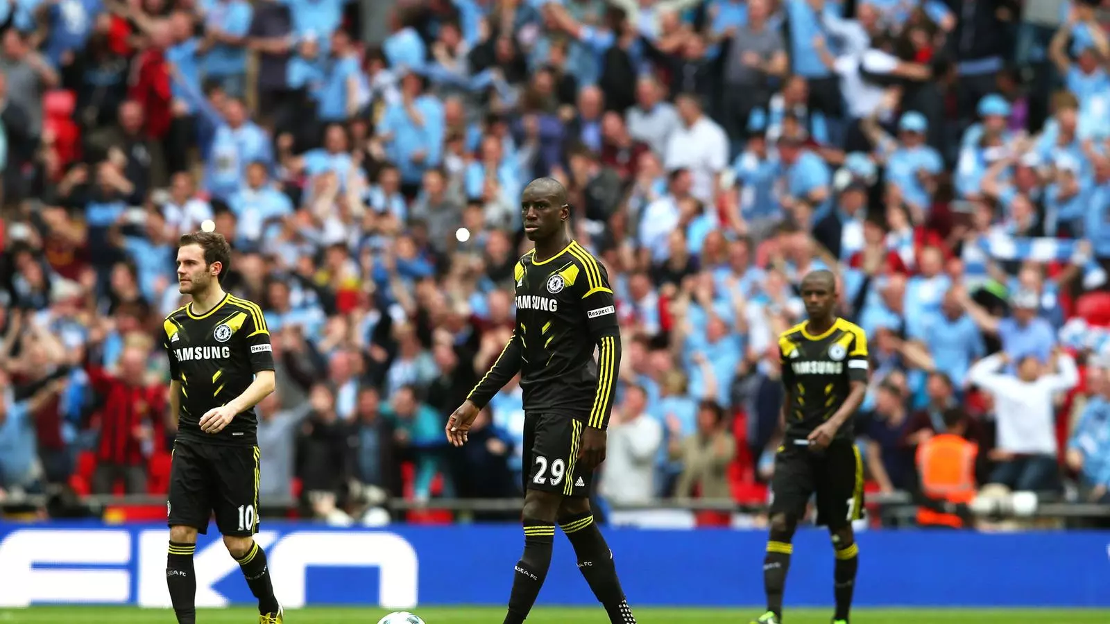 Juan Mata, Demba Ba i Ramires, decepcionats després d'un gol del City