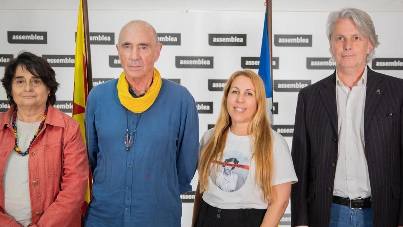 Valls, on the right, with the previous leadership of the ANC presided over by Llach