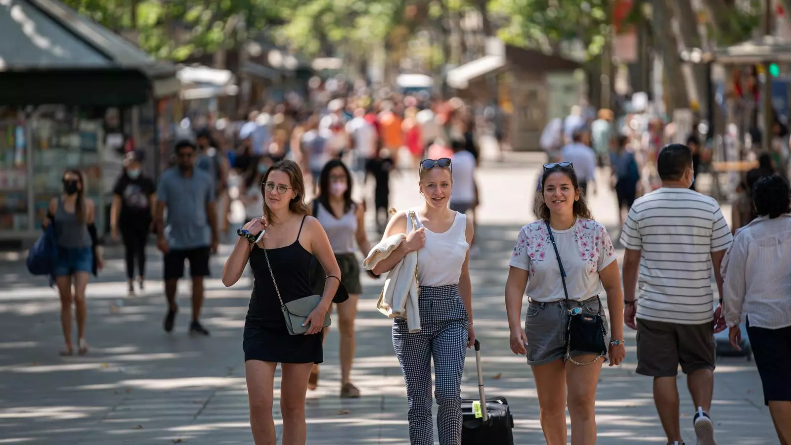 Primer dia sense mascareta a les Rambles de Barcelona