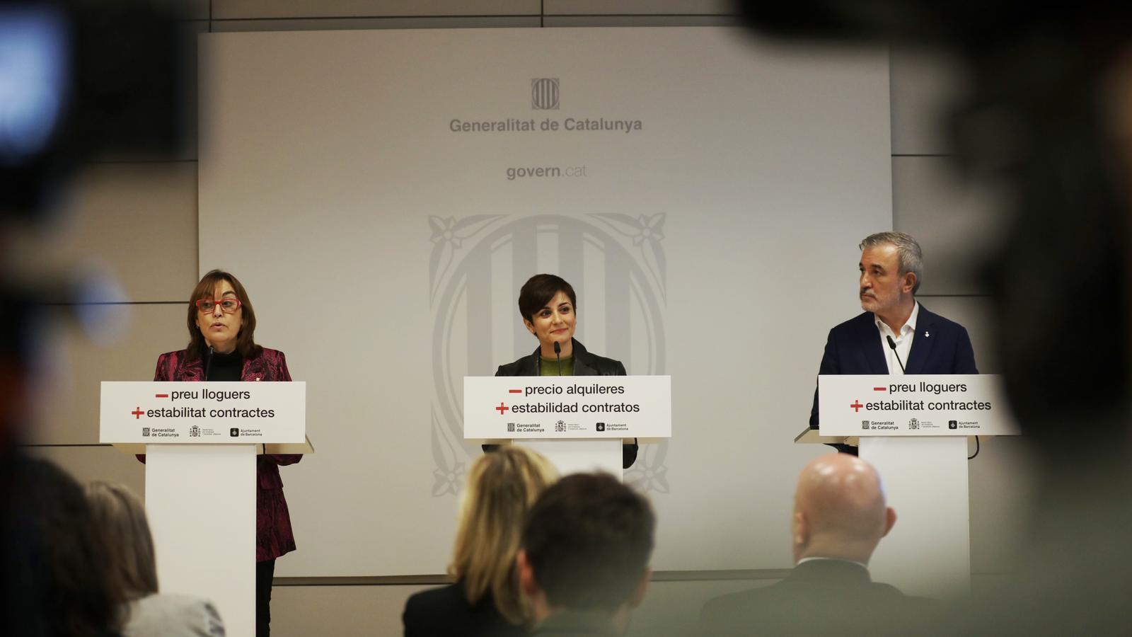 The Minister of Territory, Housing, and Ecological Transition, Sílvia Paneque; the Minister of Housing and Urban Agenda, Isabel Rodríguez; and the Mayor of Barcelona, Jaume Collboni.