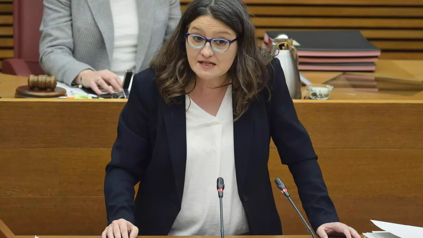 La vicepresidenta y consejera de Igualdad y Polítiques Inclusives del gobierno valenciano, Mónica Oltra, durante su comparecencia a las Cortes Valencianas
