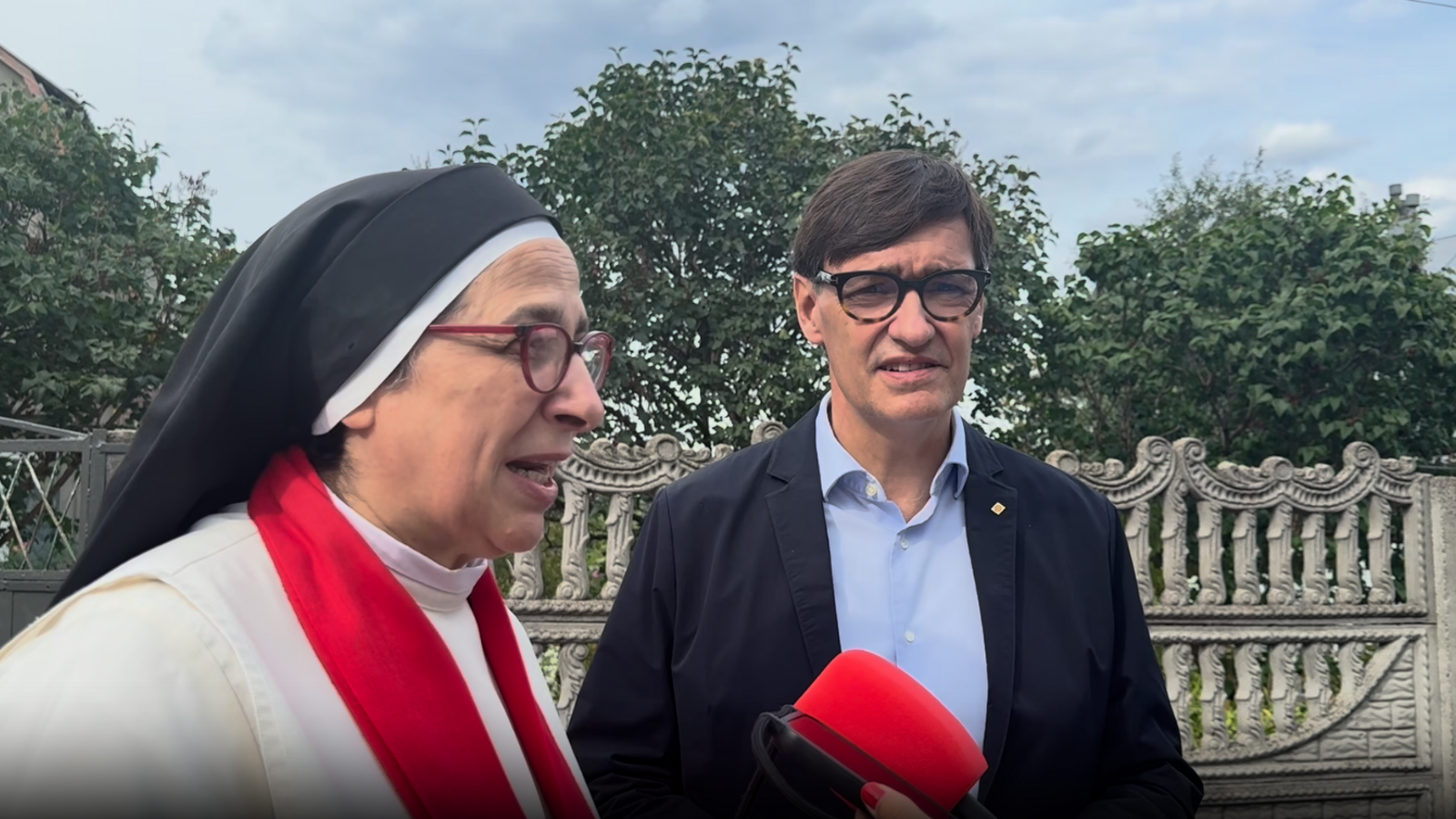 Sister Lucía Caram and the president of the Generalitat, Salvador Illa.