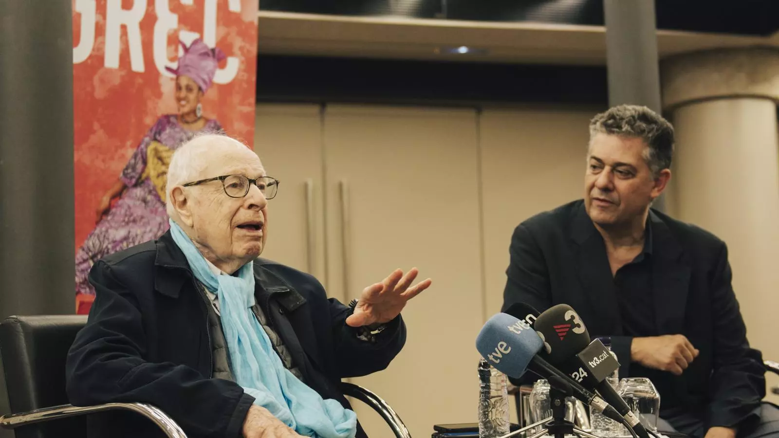 El dramaturg Peter Brook amb el director del festival Grec, Francesc Casadesús