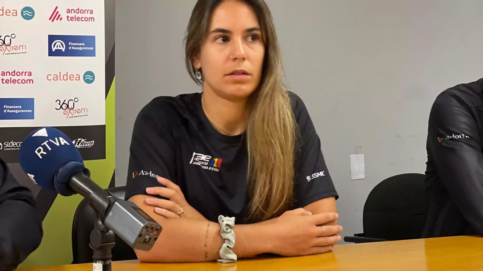 La rider Maeva Estévez durant la roda de premsa d'avui.