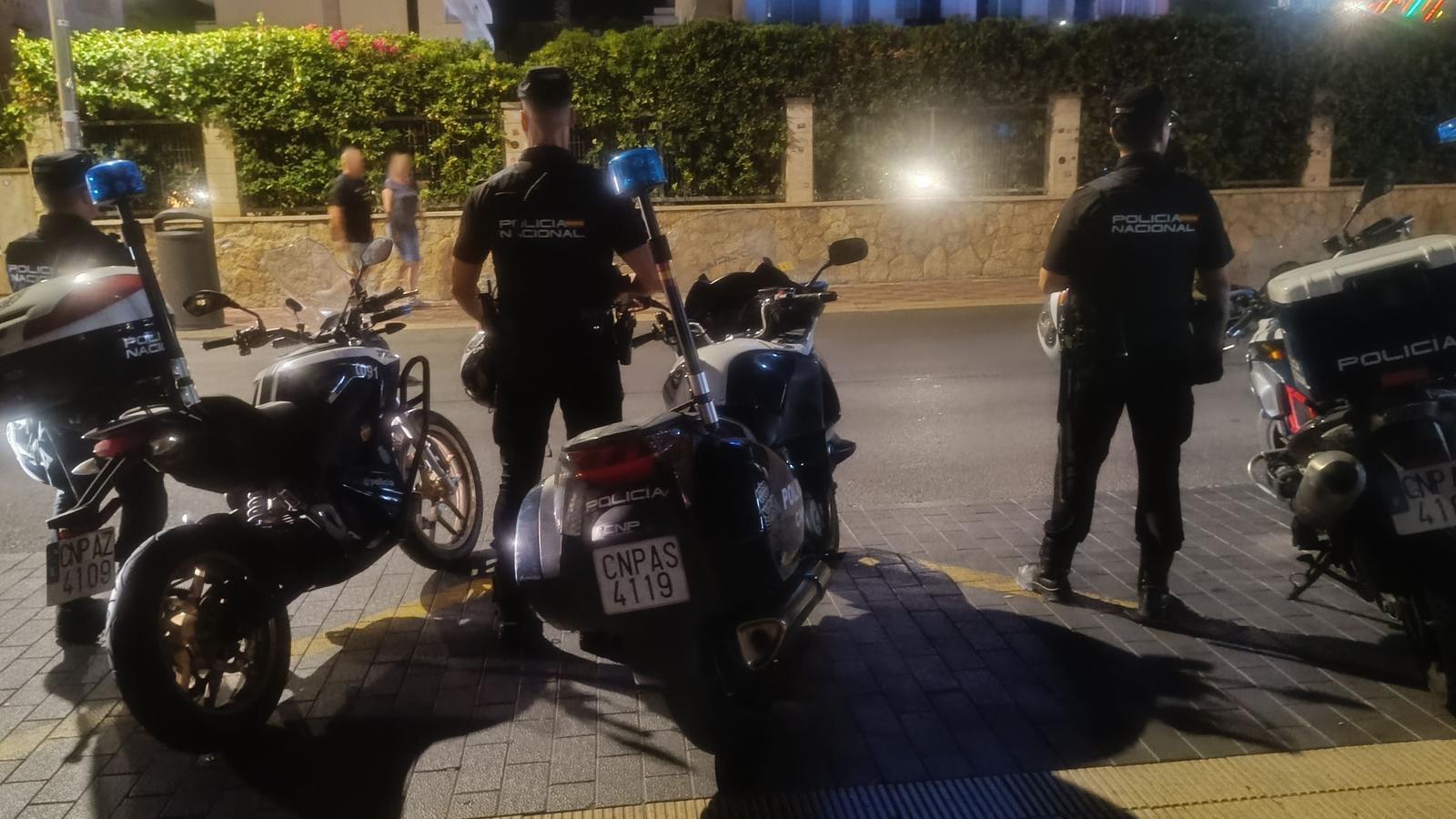 Agentes de la Policía Nacional que participaron en la búsqueda del trabajador