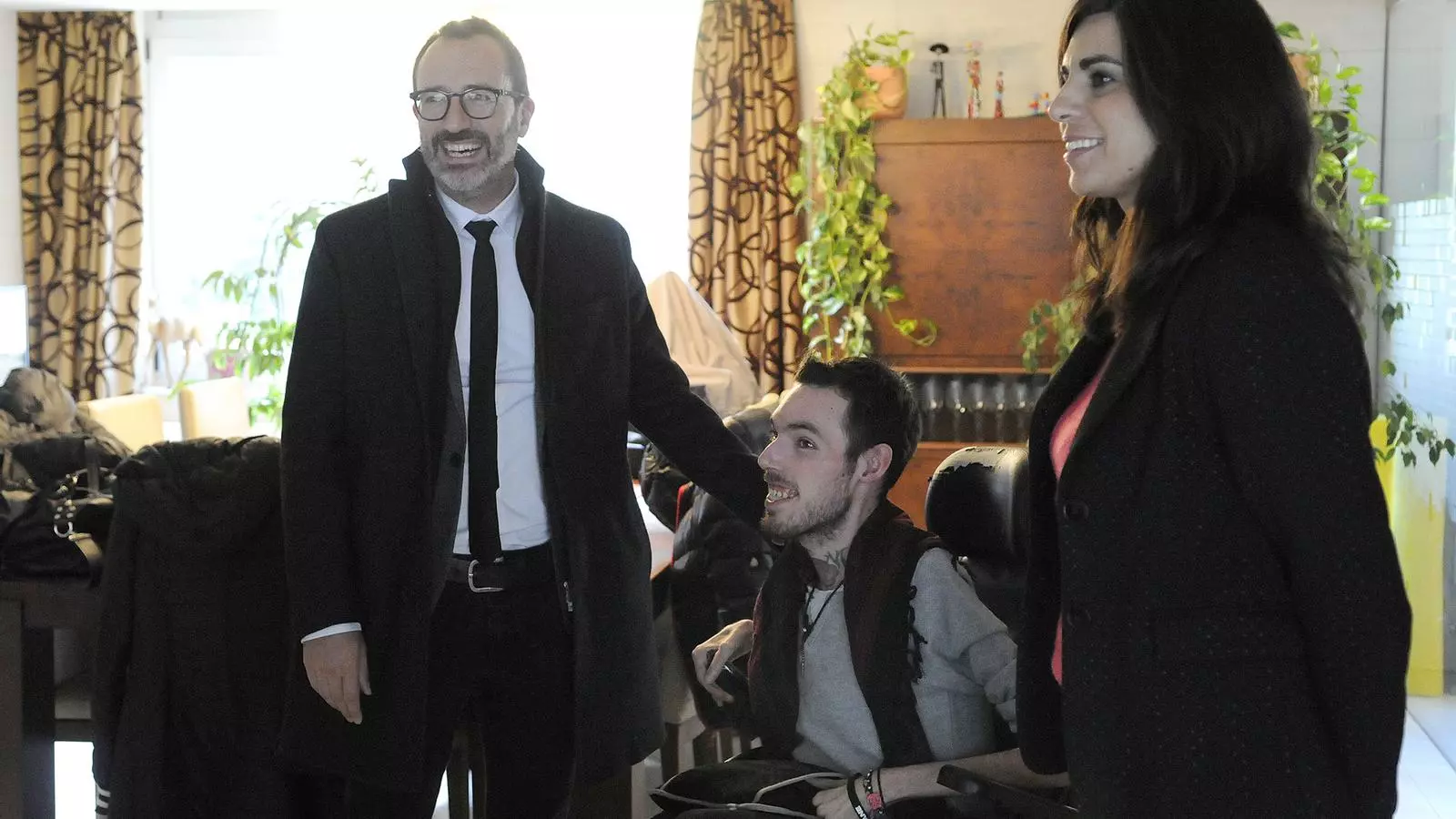 Un jove ha rebut aquest divendres la visita del ministre Filloy. / SFG