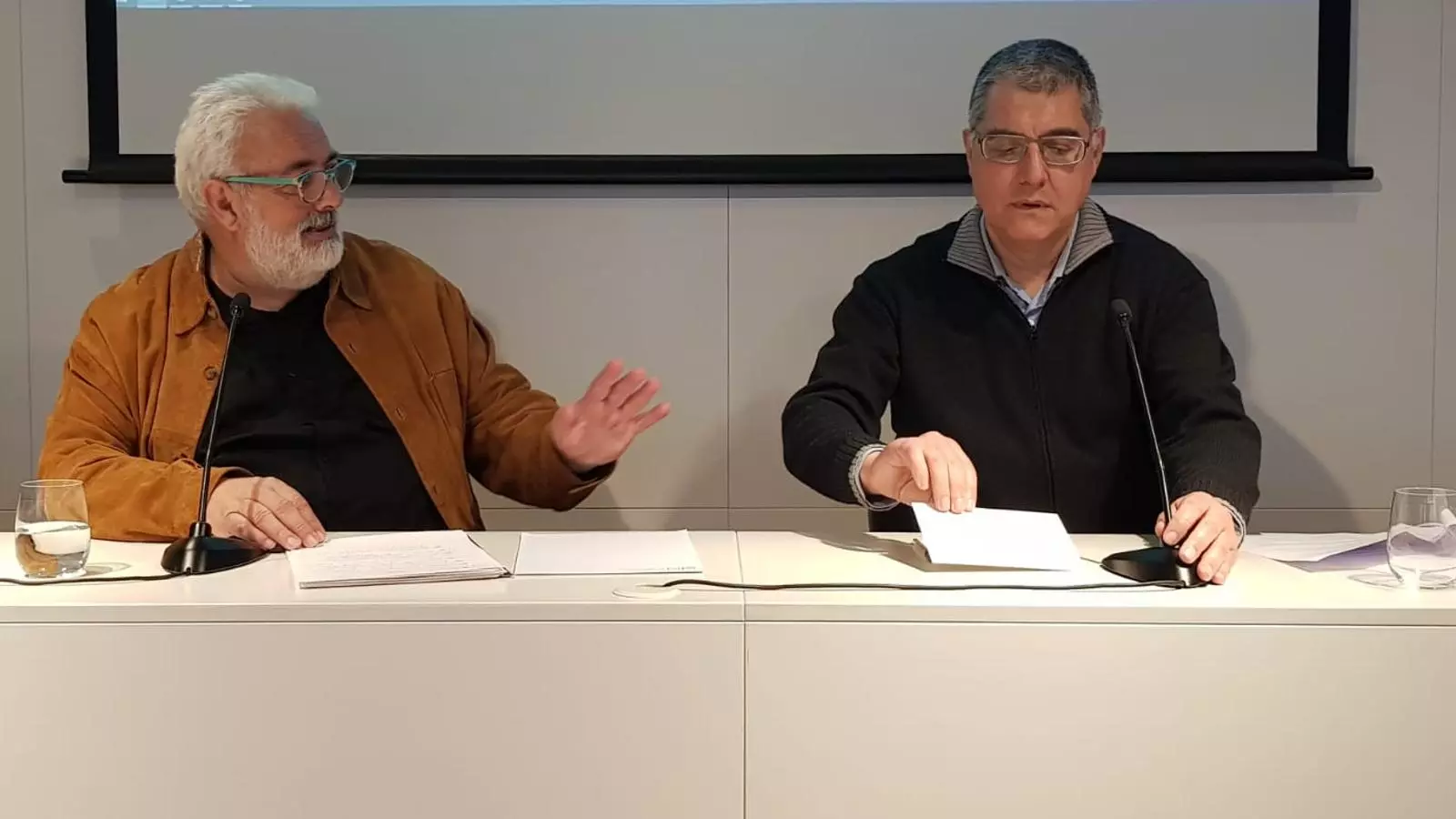 Un moment de l'homenatge a Xarli Diego, a l'esquerra de la imatge.