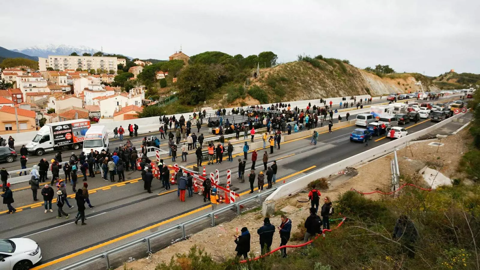 Tsunami carries out the cut in La Jonquera as part of its "more friendly" action