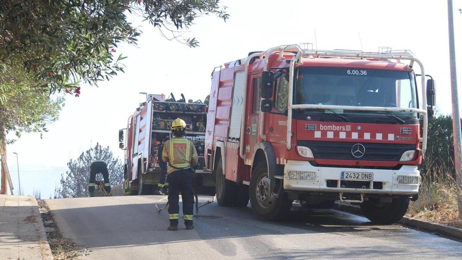 Fire trucks in Calonge, for the extinction of the fire that devastates the Gavarres.