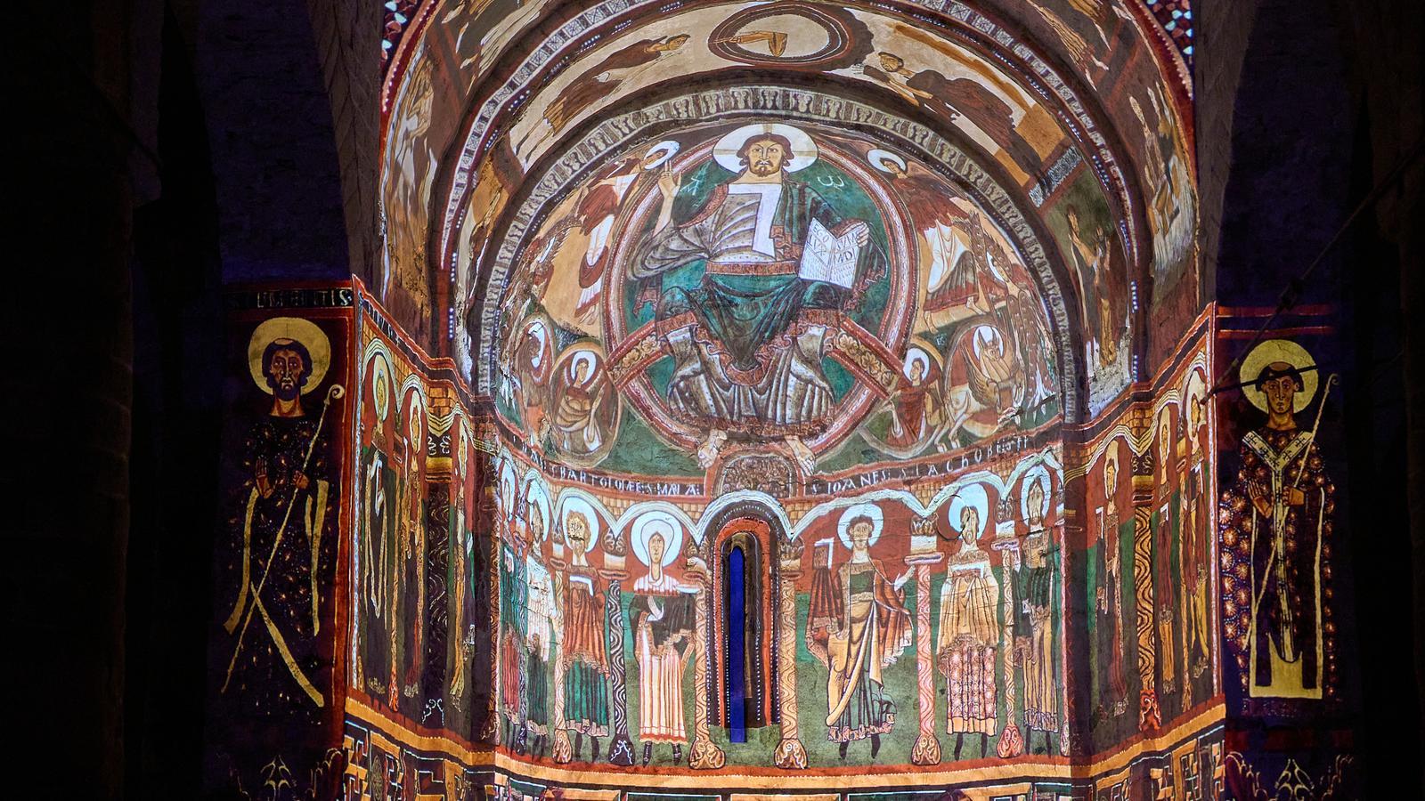 The artistic and audiovisual experience Lux Mundi can be seen in Sant Climent de Taüll.