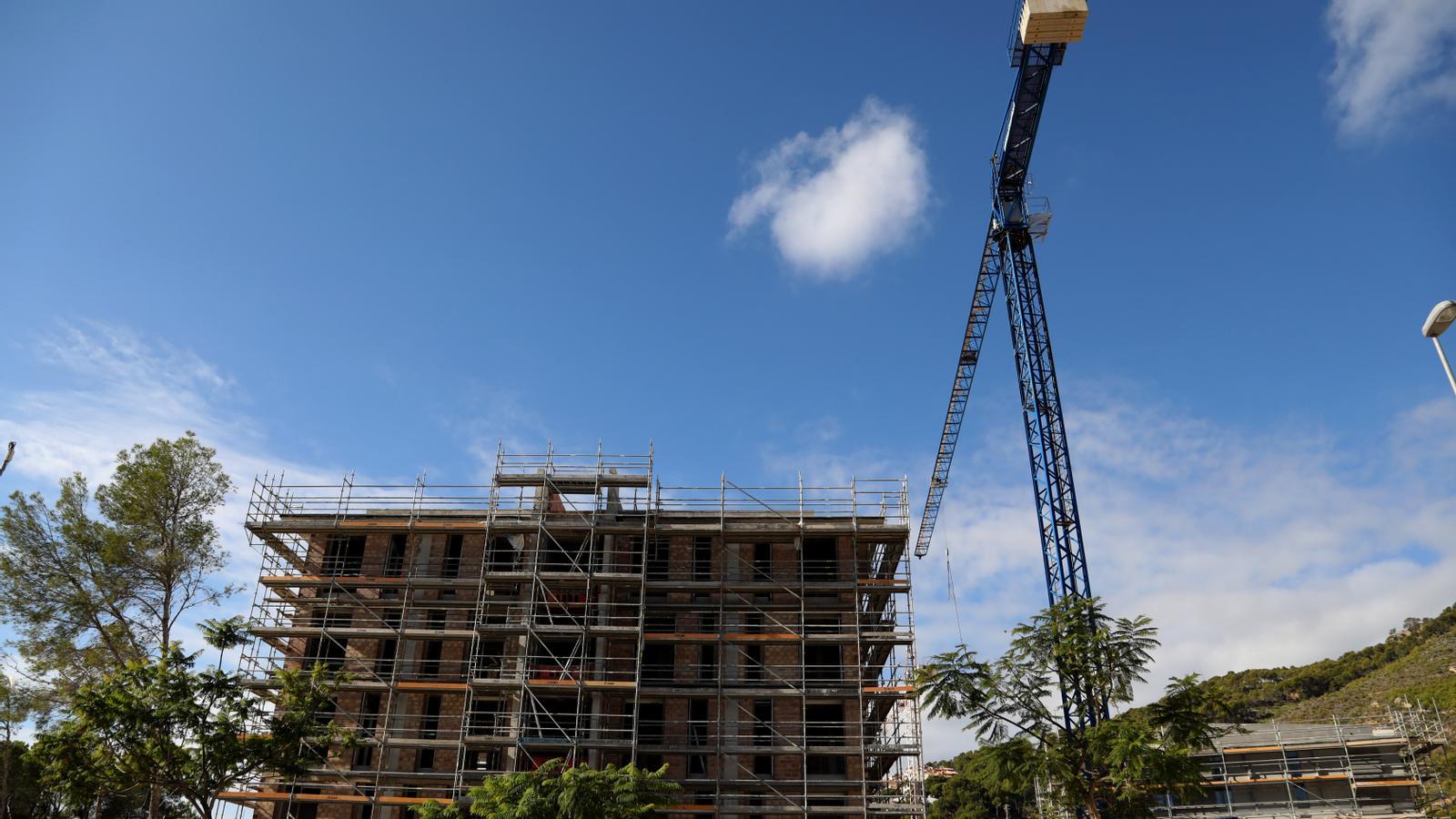 Construcció de pisos a Paguera.