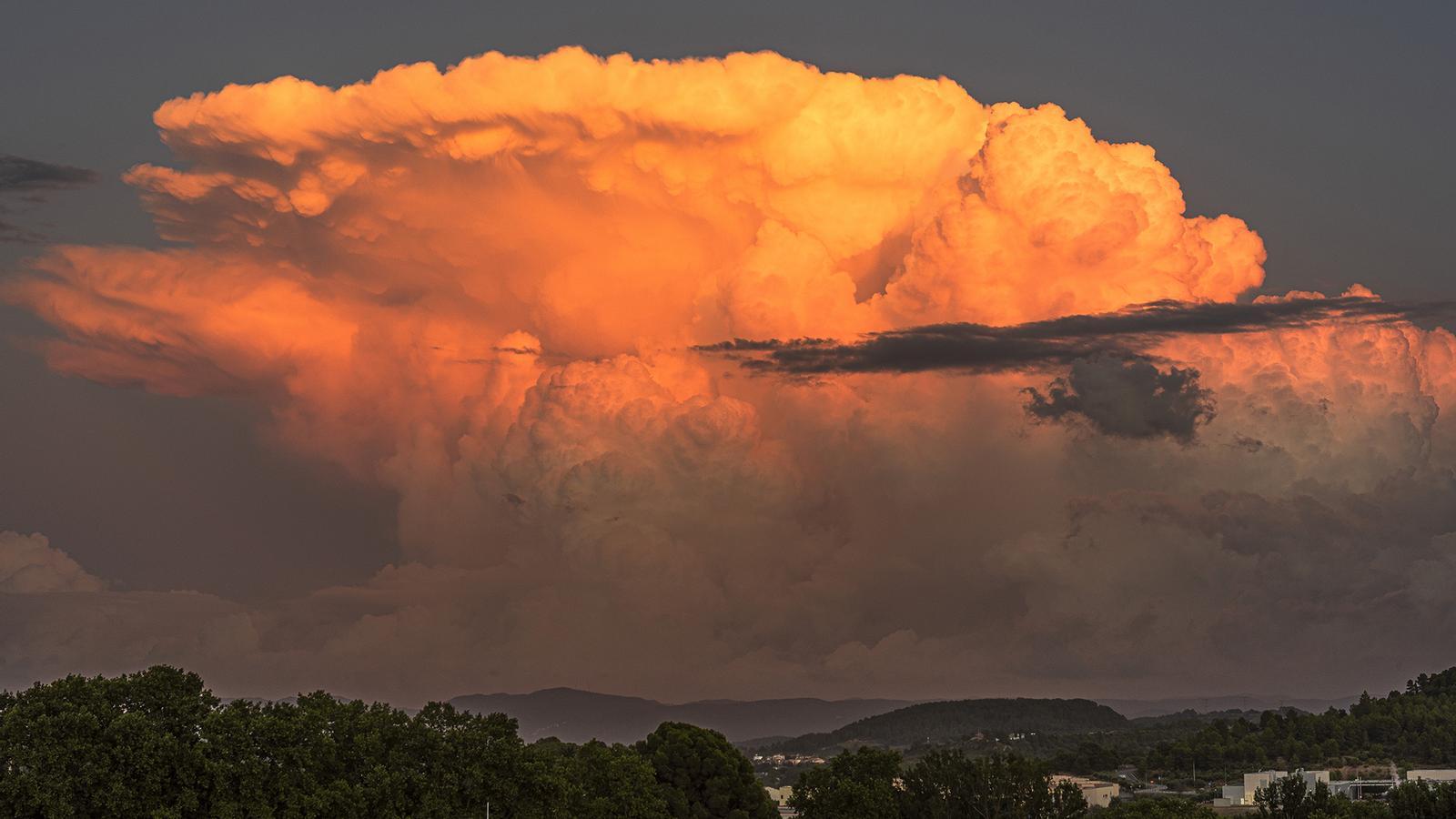 Cumulunimbus over Baix Llobregat and the central coast
