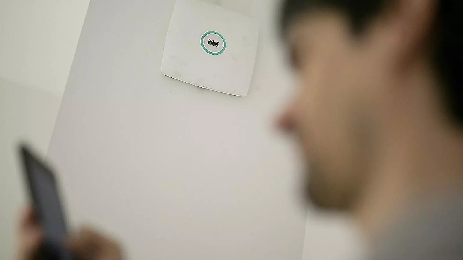 Comencen a proliferar comunitats de refugiats tecnològics sense telèfons mòbils ni xarxes wifi.