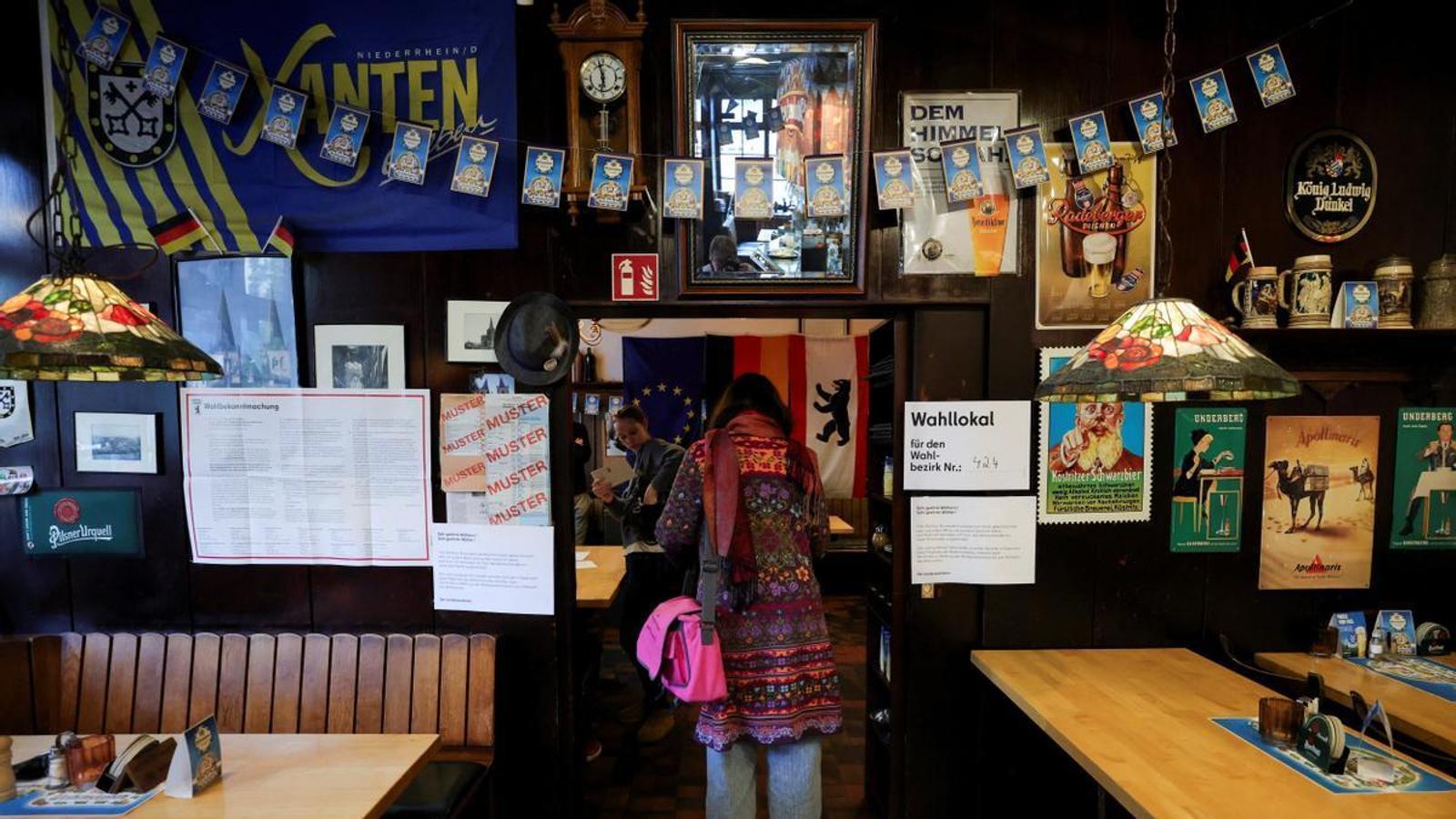 A woman votes in a polling station located in an old pub in Berlin this Sunday morning.