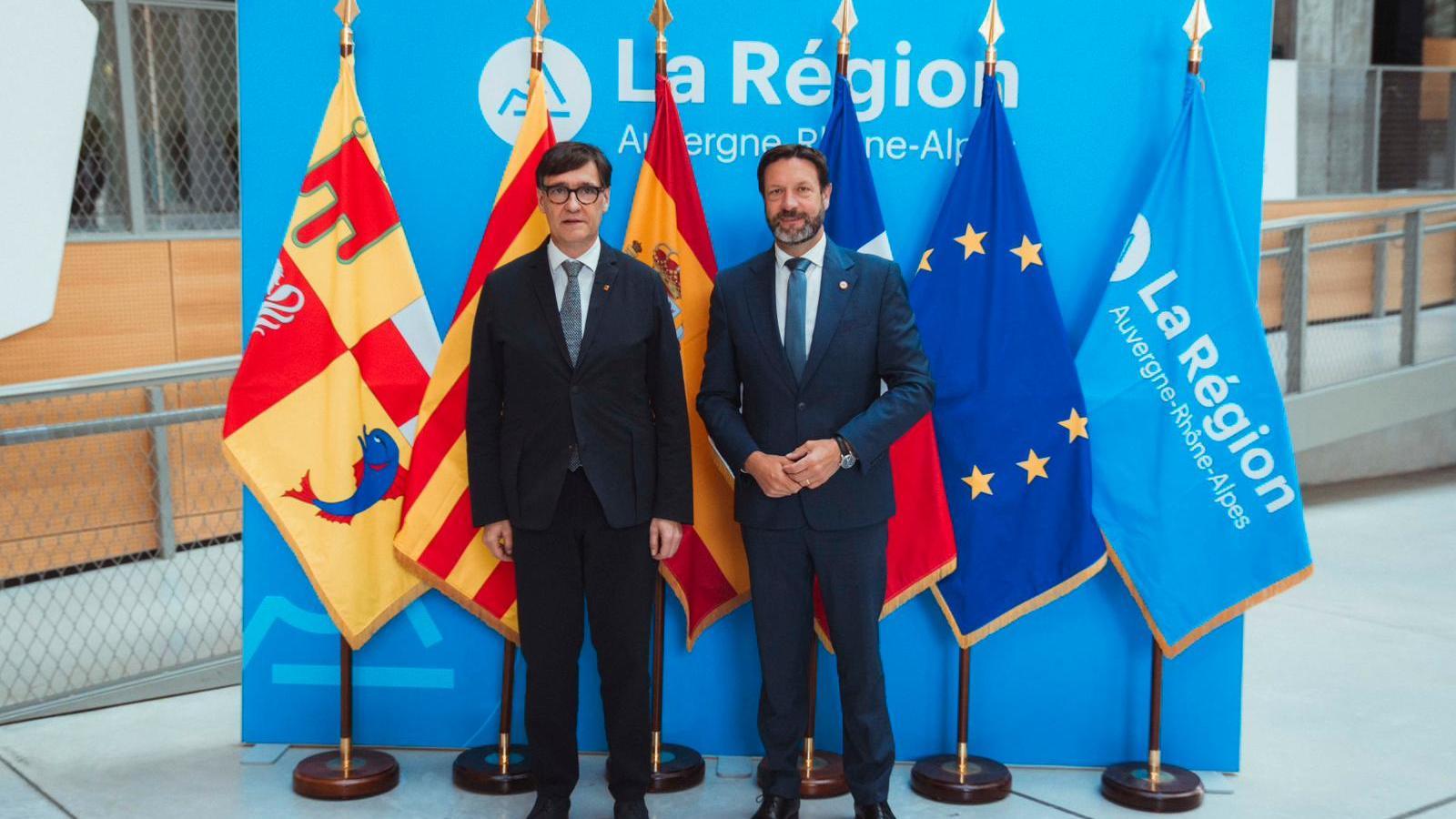 El presidente de la Generalitat, Salvador Illa, con el presidente del Consejo regional de Auvernia-Ródano-Alpes, Fabrice Pannekoucke, este jueves en Lyon