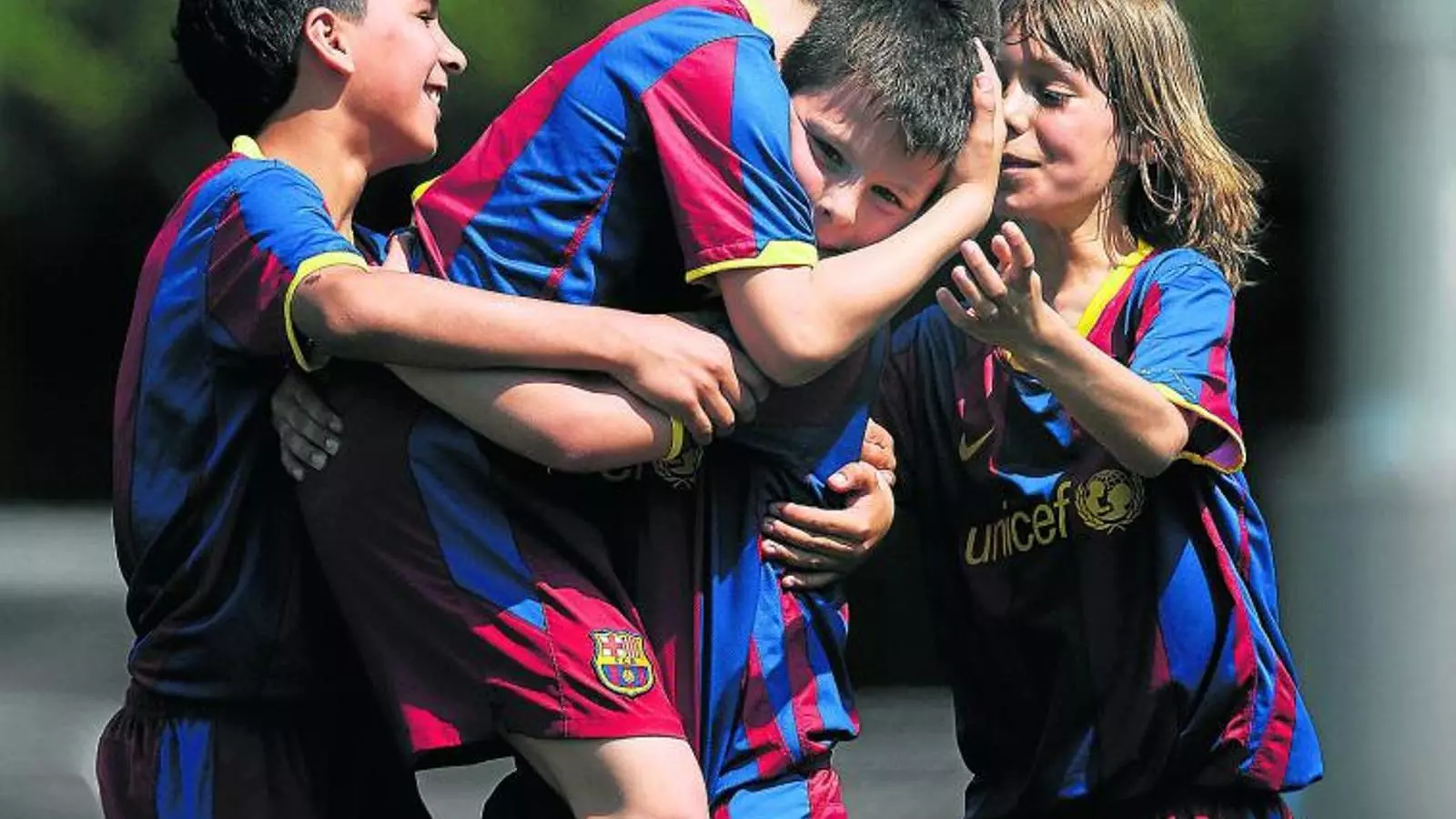 UN ATAC AL MODEL El Barça considera aquesta sanció un atac al model de La Masia, tan lloat per la mateixa FIFA.