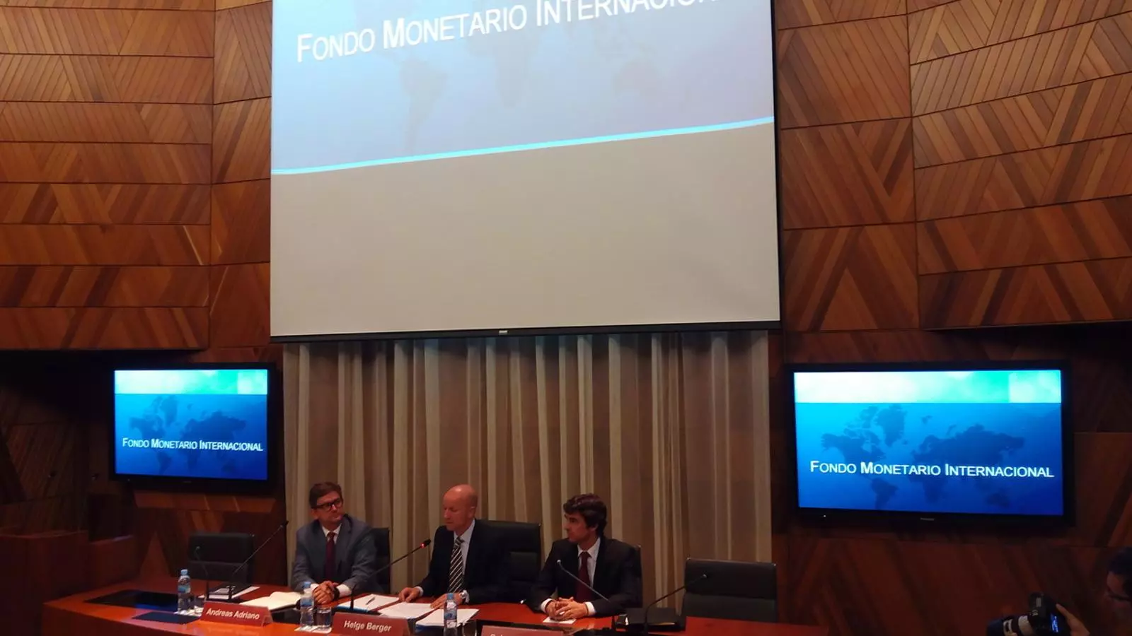 Els tres representants de l'FMI han presentat les conclusions preliminars de la visita a l'Estat durant una roda de premsa al Banc d'Espanya. M.F.F.