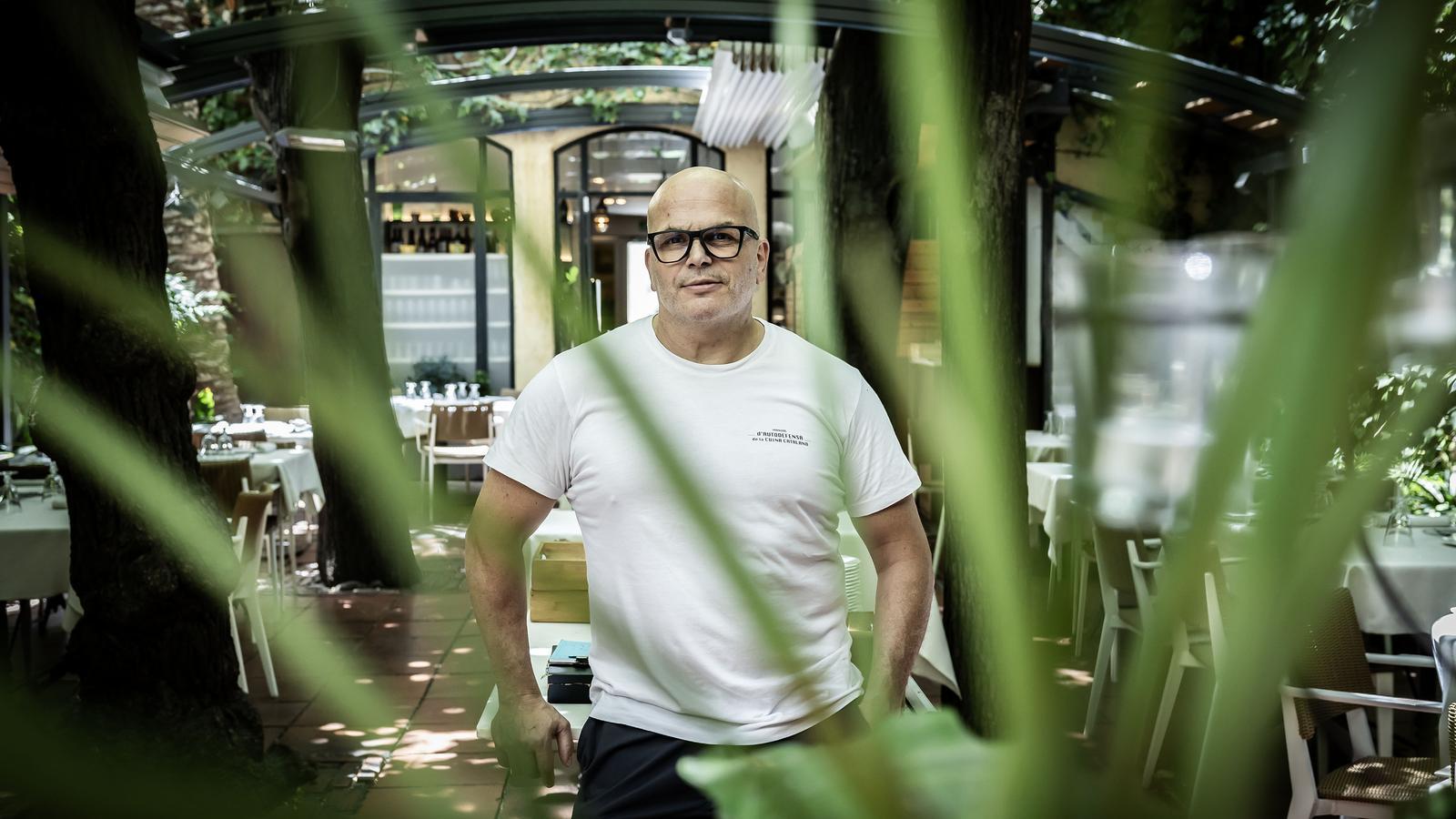 The chef Jordi Vilà, photographed in the green garden of the restaurant Vivanda, located on Major Street in Sarrià, Barcelona