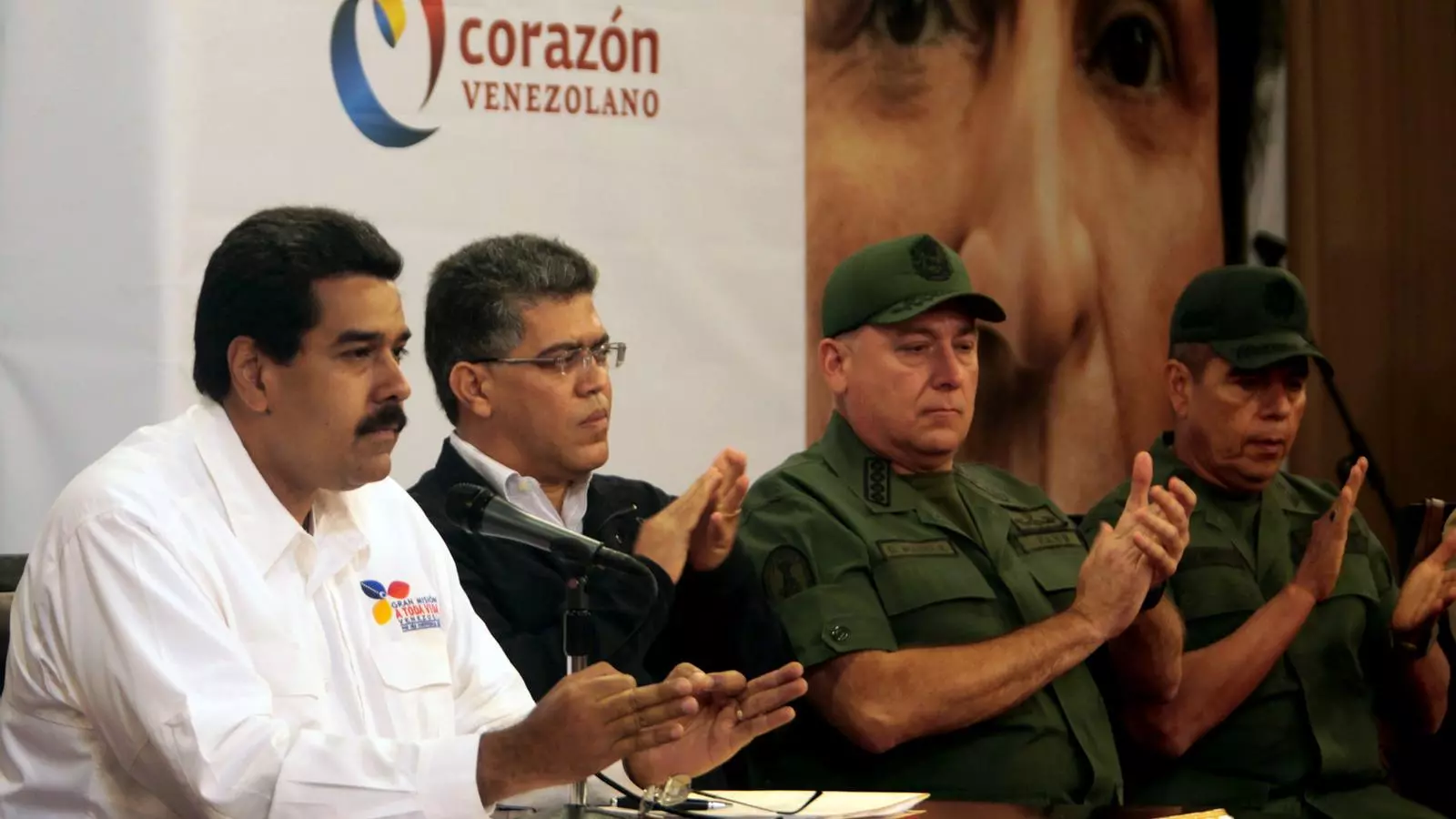 El vicepresident veneçolà, Nicolás Maduro, reunit ahir amb la cúpula del règim per explicar l'agreujament de l'estat de salut de Chávez.