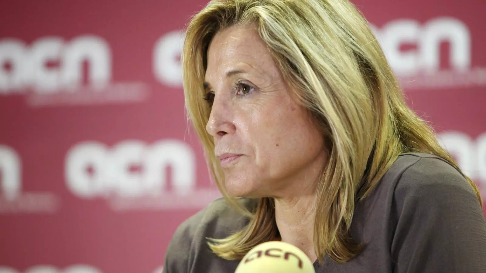 La vicepresidenta Joana Ortega busca fórmules per pagar aviat el que el Govern deu al món local.