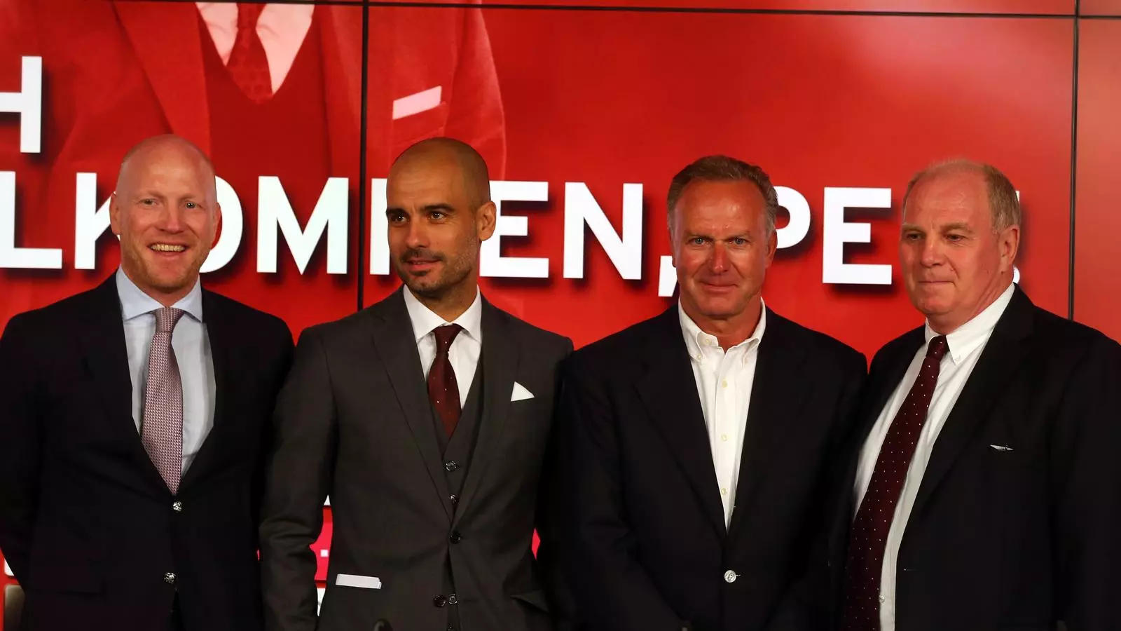 Matthias Sammer, Josep Guardiola, Karl-Heinz Rummenigge i Uli Hoeness durant la presentació del tècnic català