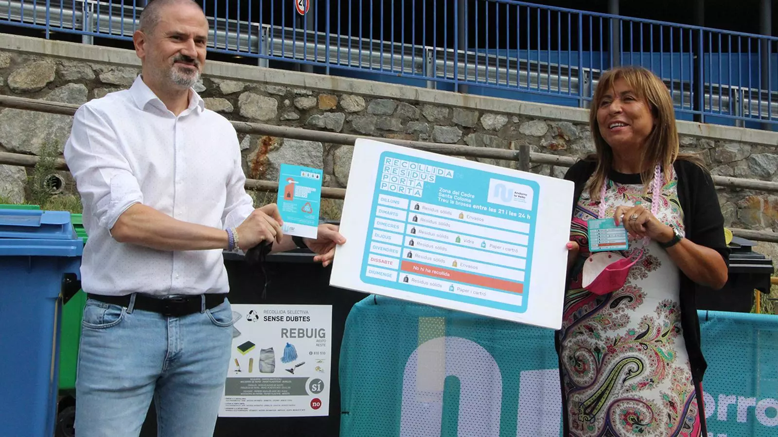 La cònsol major d'Andorra la Vella, Conxita Marsol i el conseller de Sostenibilitat i Innovació, Gerard Estrella, durant la presentació de la prova pilot.
